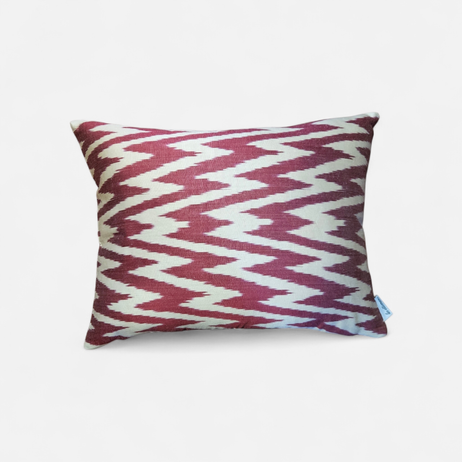 les-ottomans-kissenbezug-aus-seide-ikat image 1