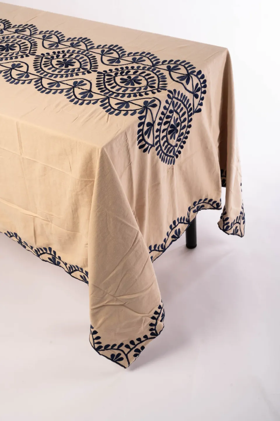 les-ottomans-ikat-ebt18-tischdecke-baumwolle-bestickt image 1