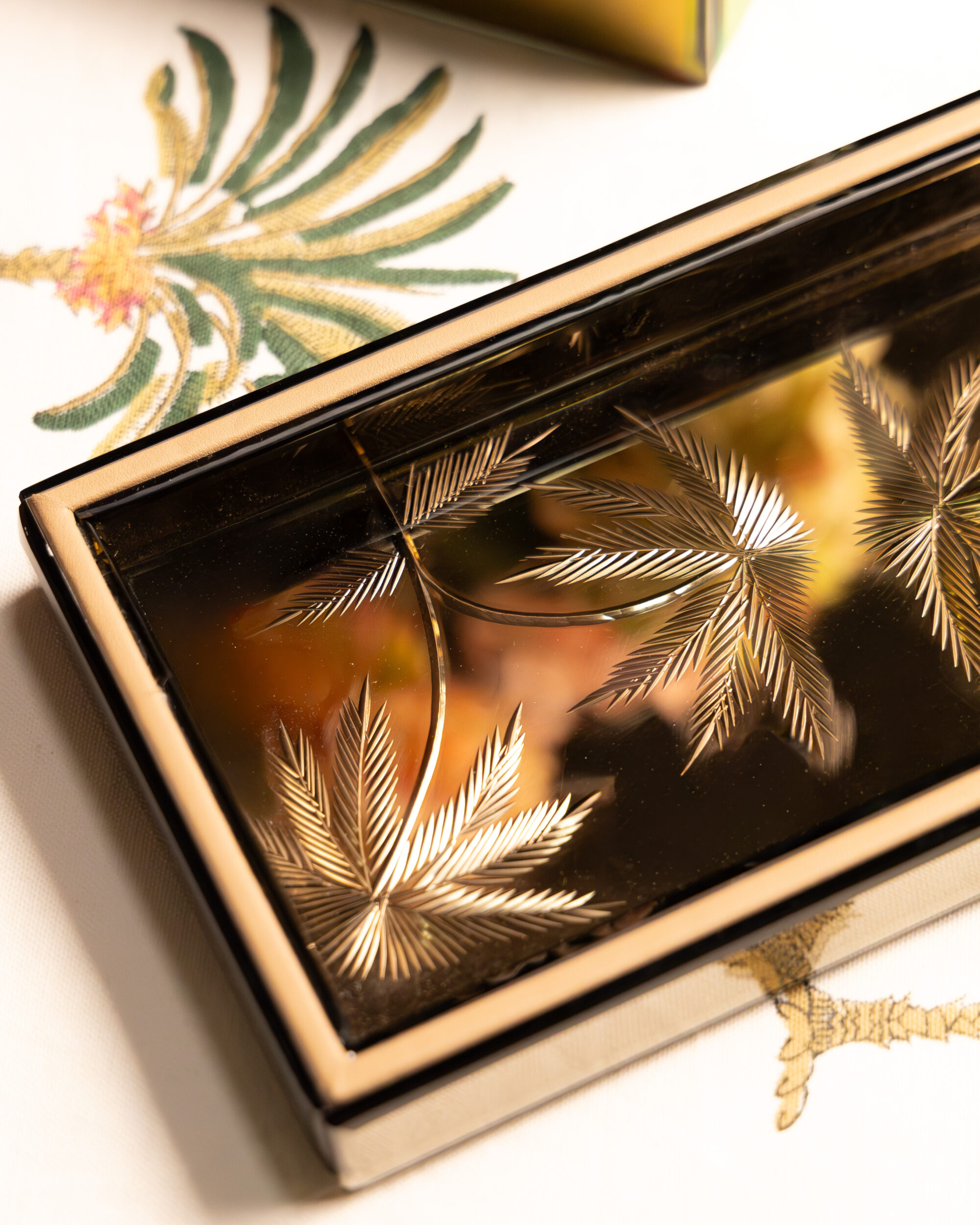 les-ottomans-pti01-glas-tablett-palme-bronze image 2