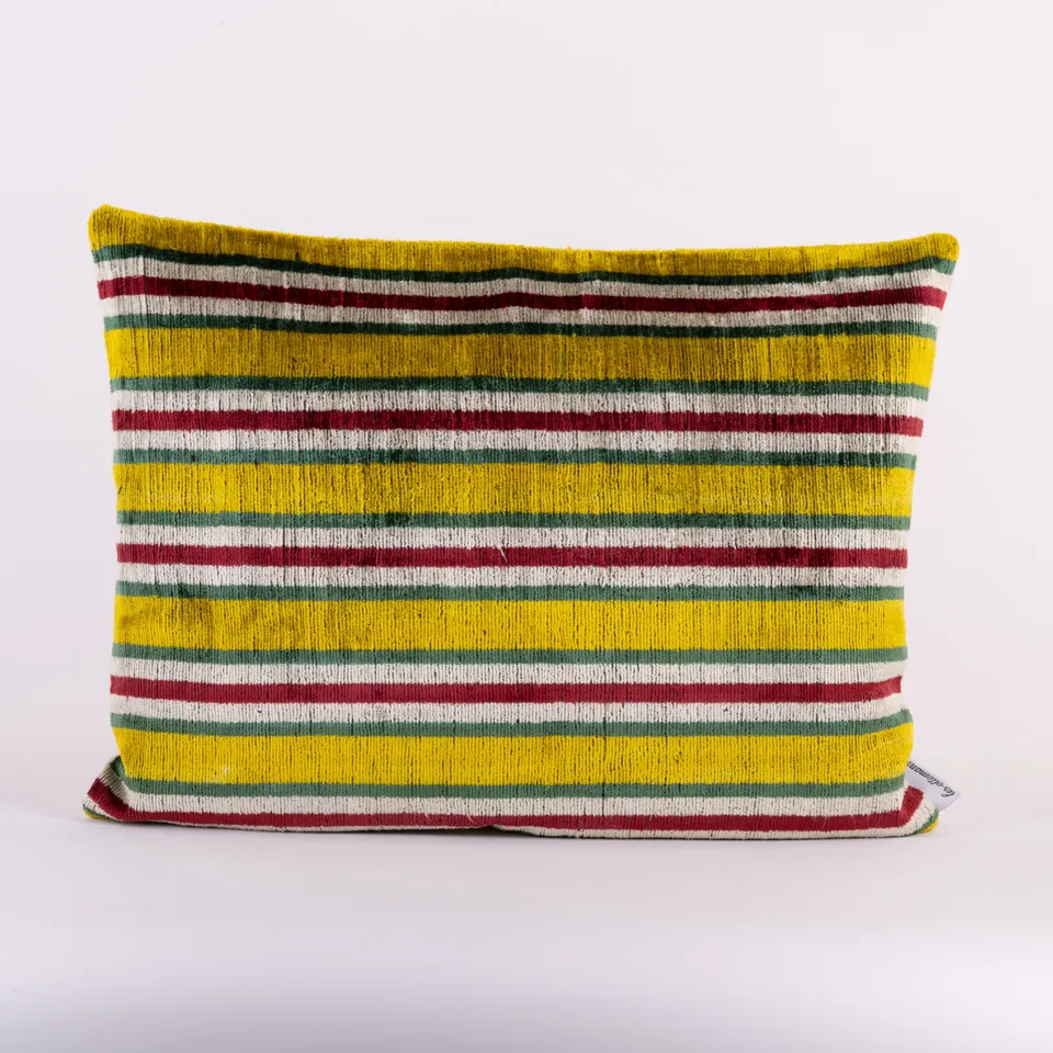 les-ottomans-v673-kissenbezug-aus-seidensamt-ikat image 1