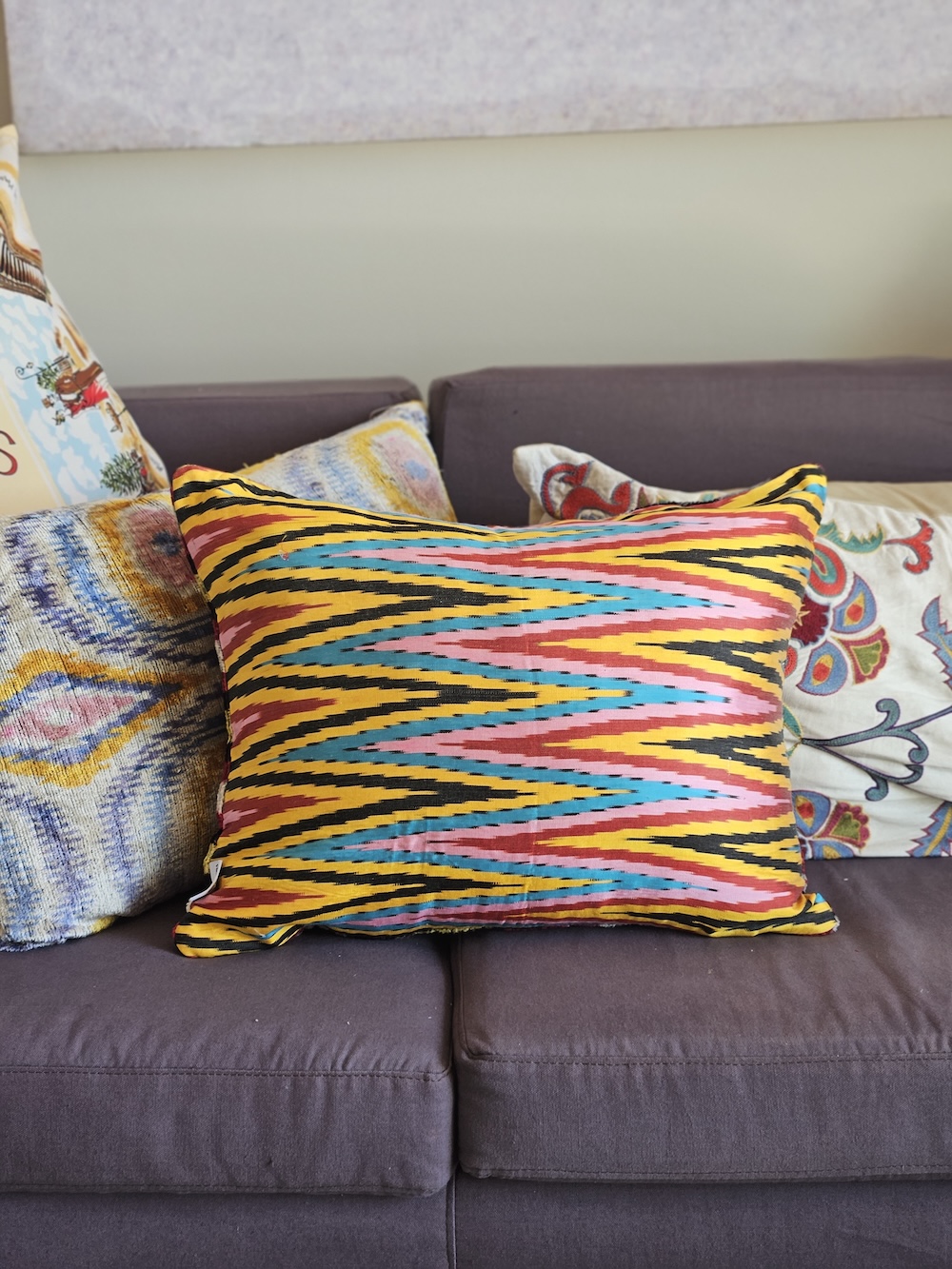 les-ottomans-kissenbezug-seidensamt-double-face-ikat image 2