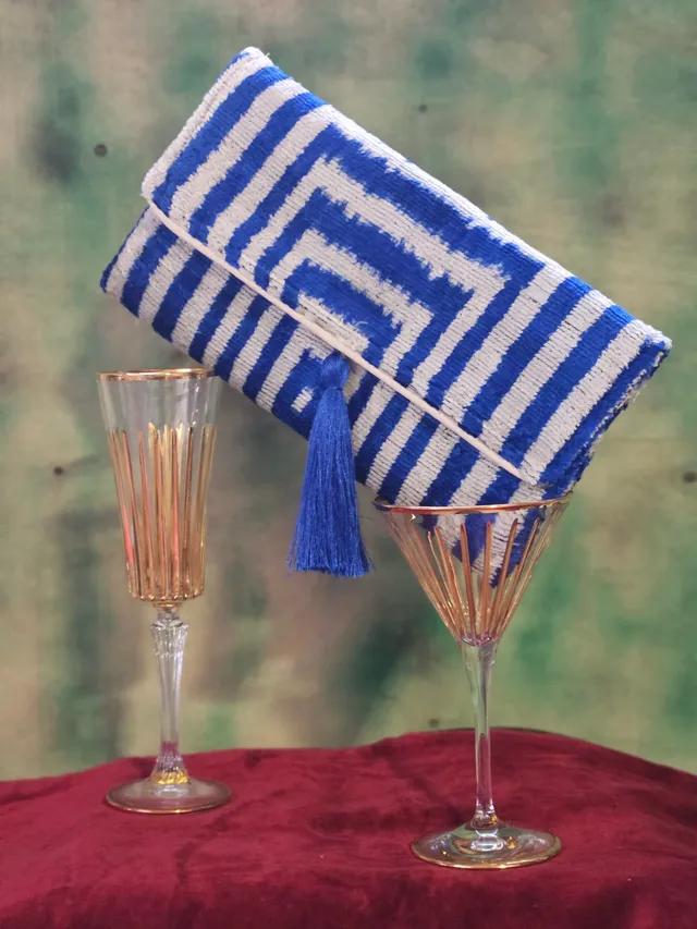 les-ottomans-pochette-117-clutch-aus-seidensamt-ikat image 1