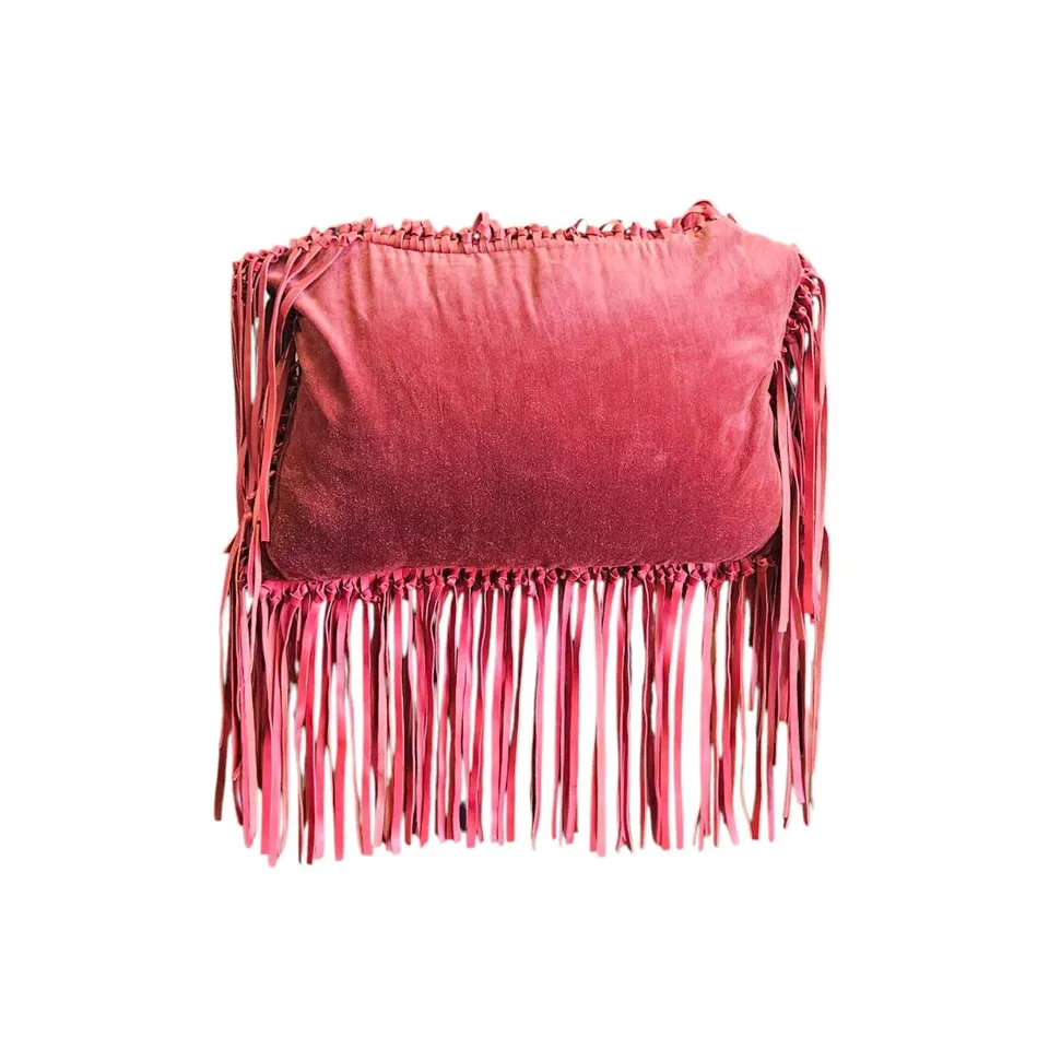 les-ottomans-kissenh-lle-samt-baumwolle-mit-lederfransen-rosa image 1