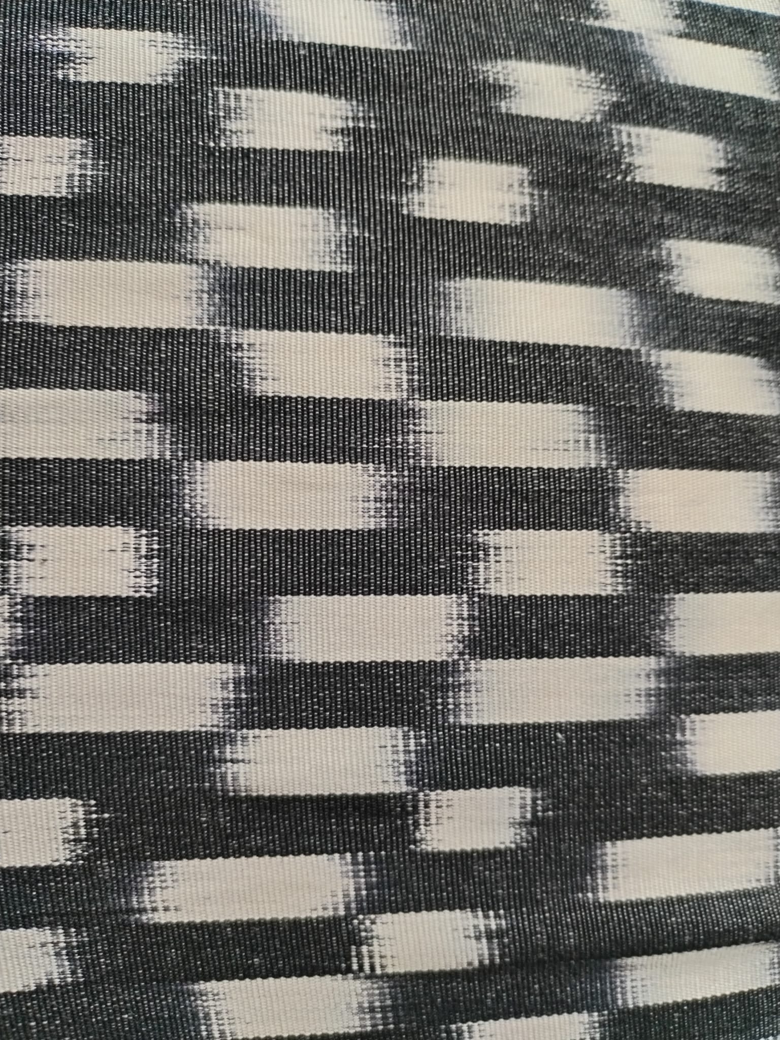 les-ottomans-kissenbezug-seide-ikat-handgemacht image 2