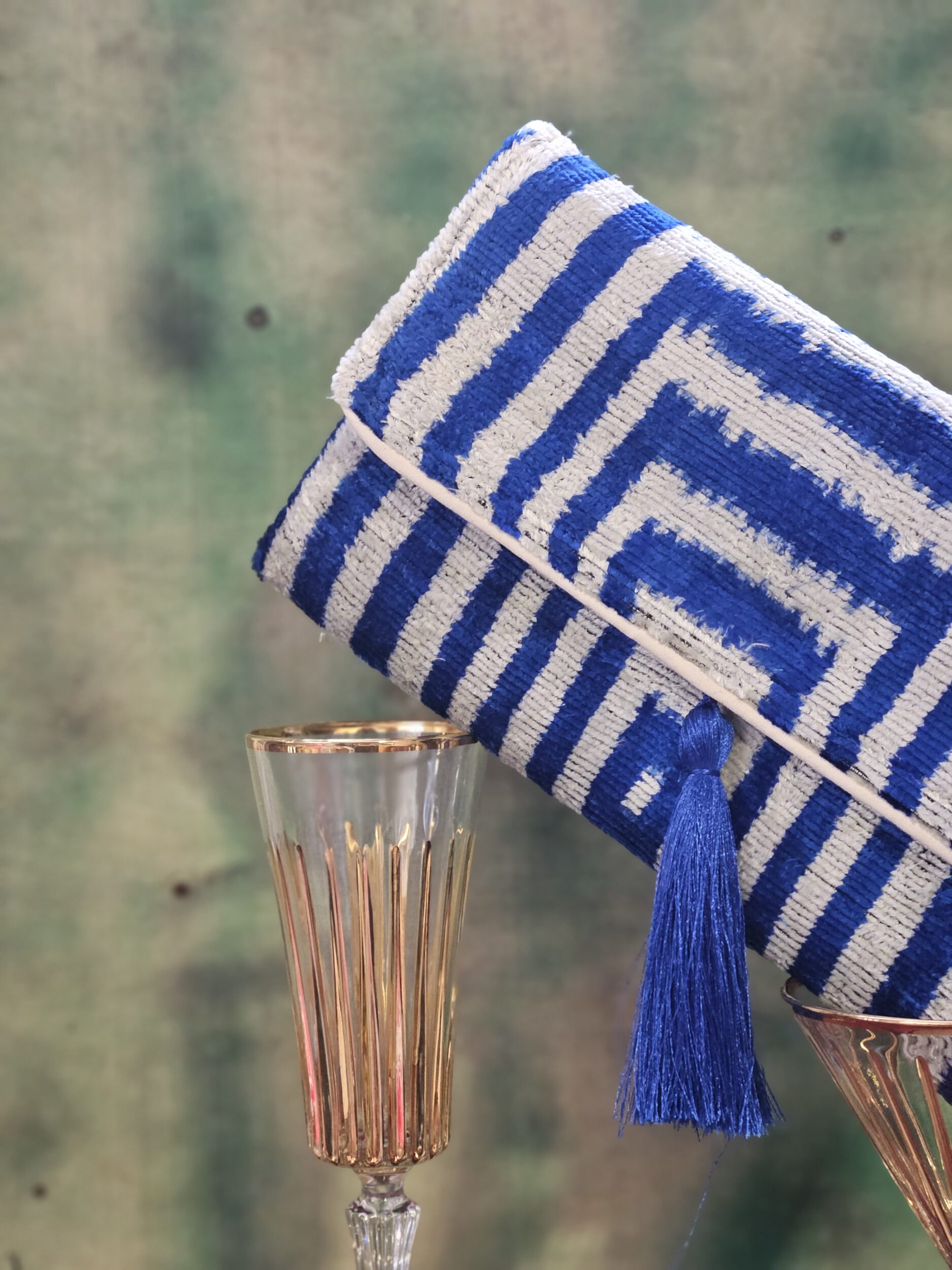 les-ottomans-pochette-117-clutch-aus-seidensamt-ikat image 2