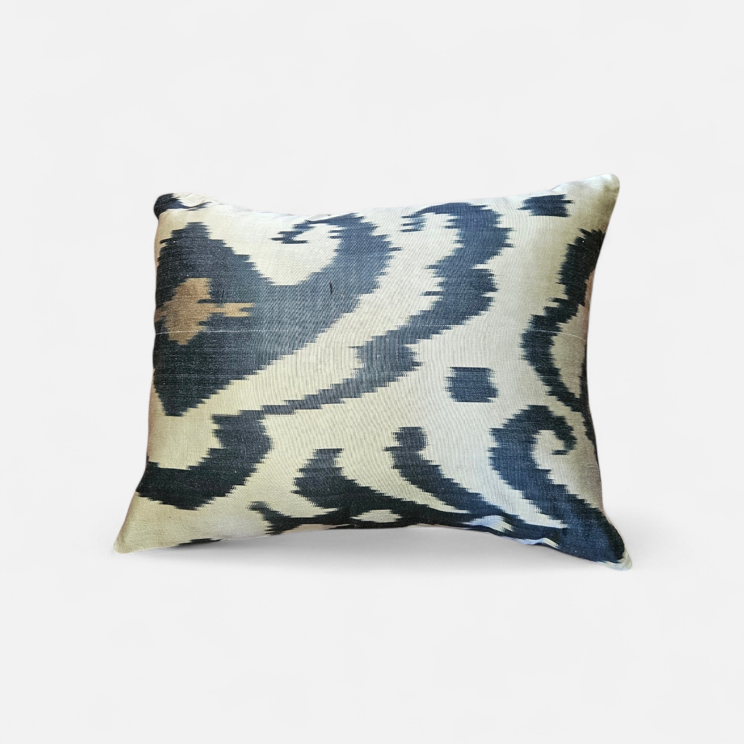 les-ottomans-ikat-seiden-kissenbezug-2 image 1