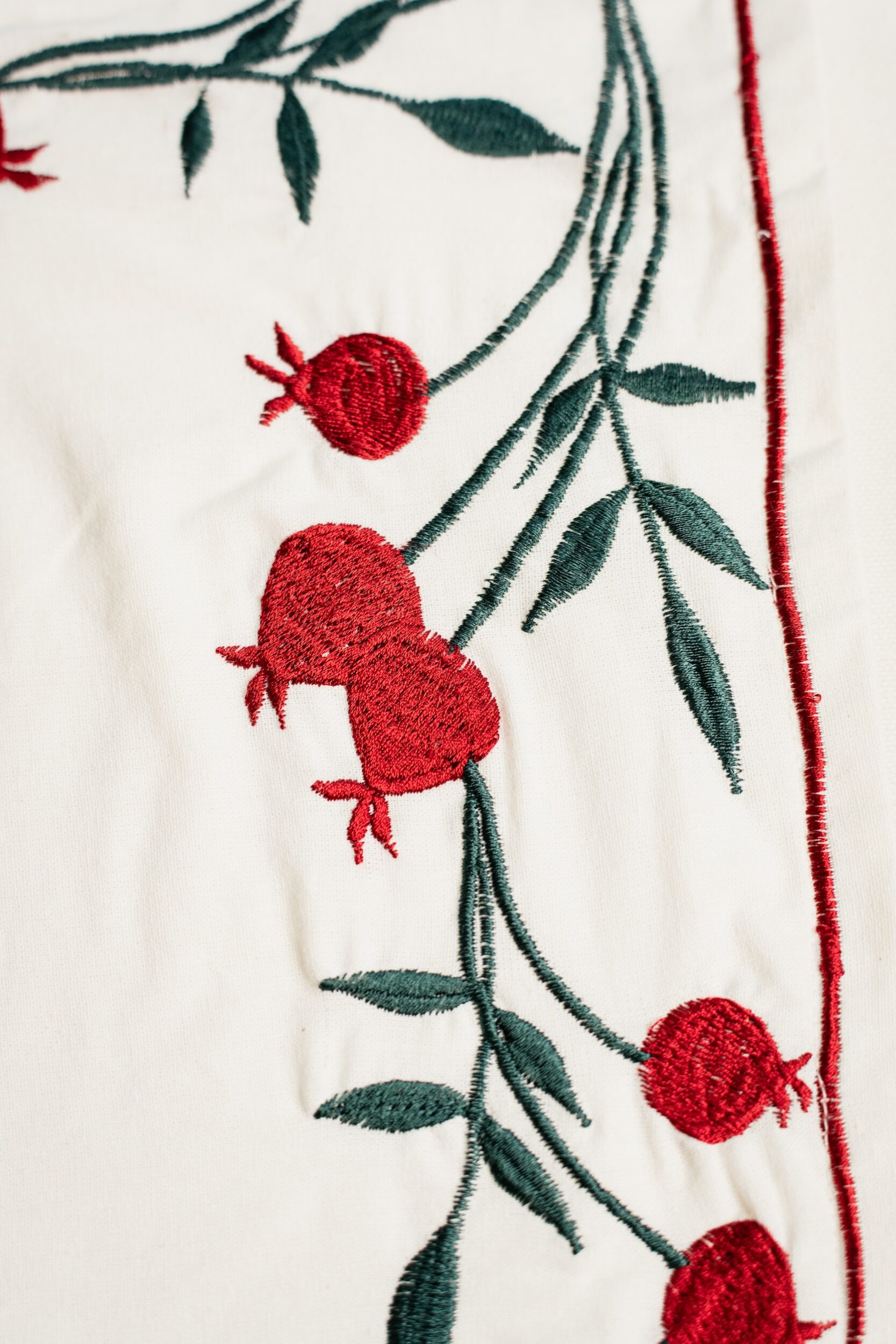 les-ottomans-melograno-pen08-platzset-mit-serviette-aus-bestickter-baumwolle image 3