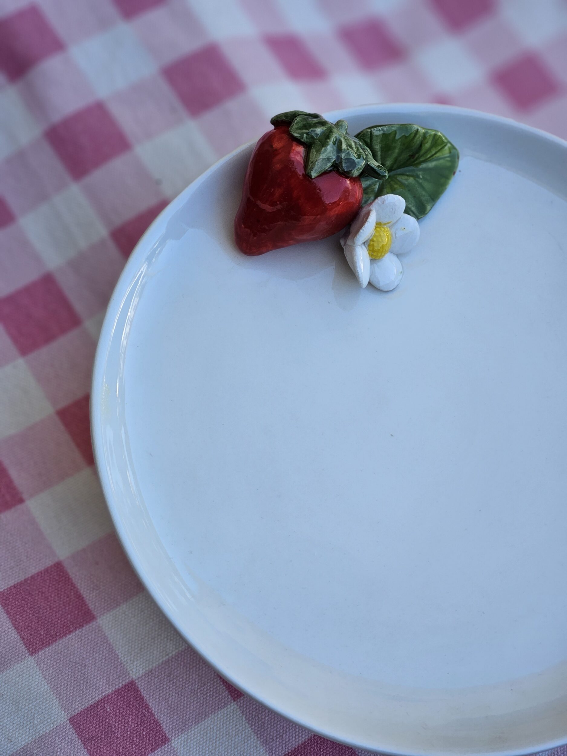 les-ottomans-fragola-etagere-tortenst-nder-aus-handbemalter-keramik image 3