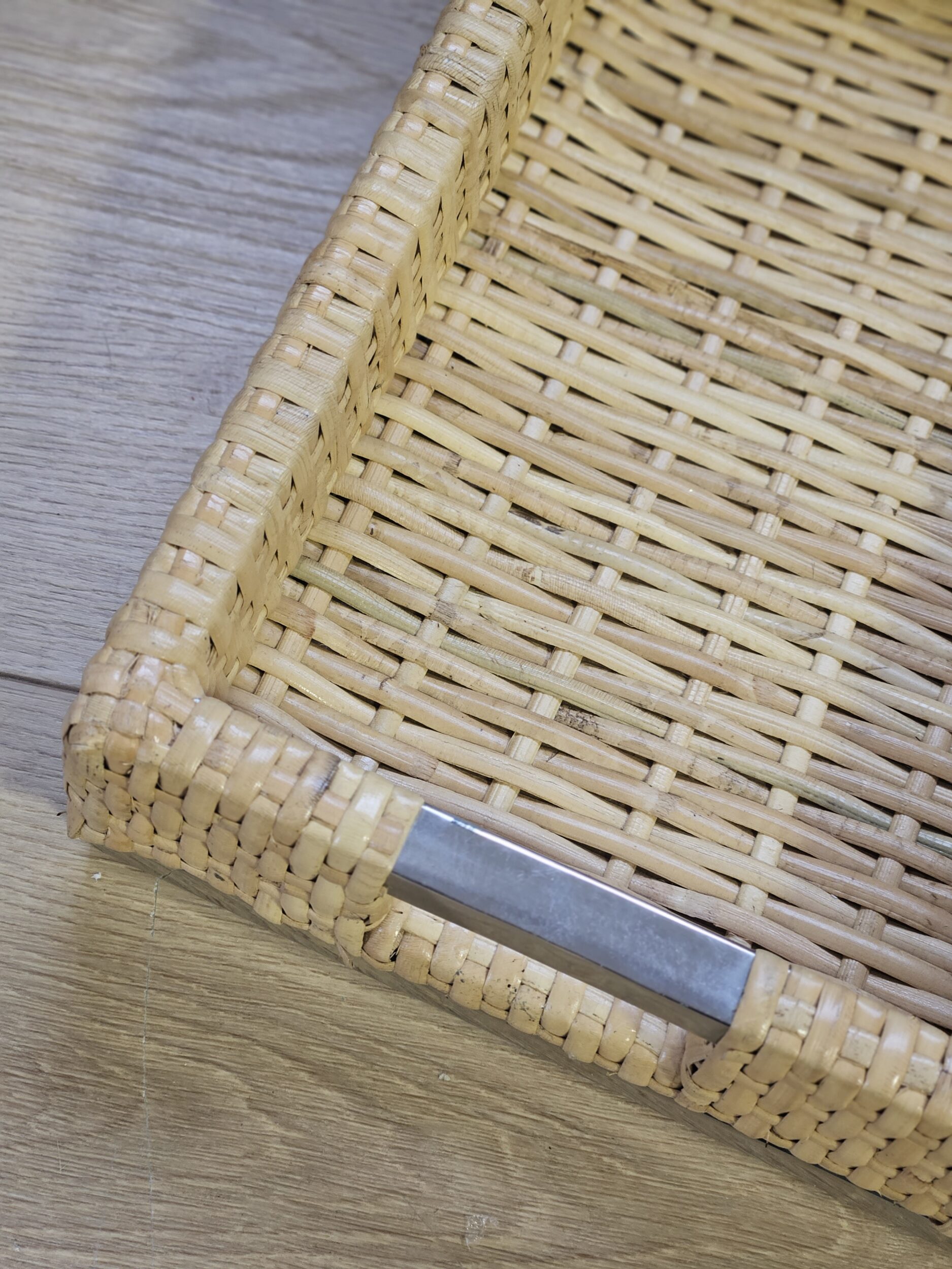 les-ottomans-tablett-aus-rattan-mit-griffen image 3