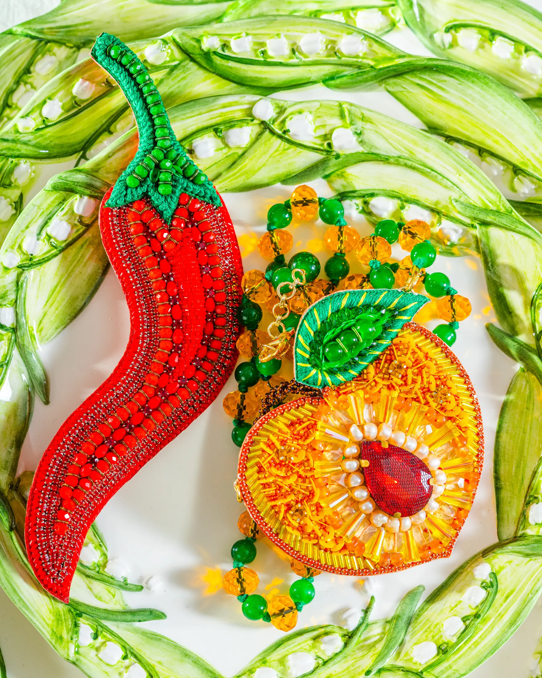 les-ottomans-chili-brosche-handgestickt image 2