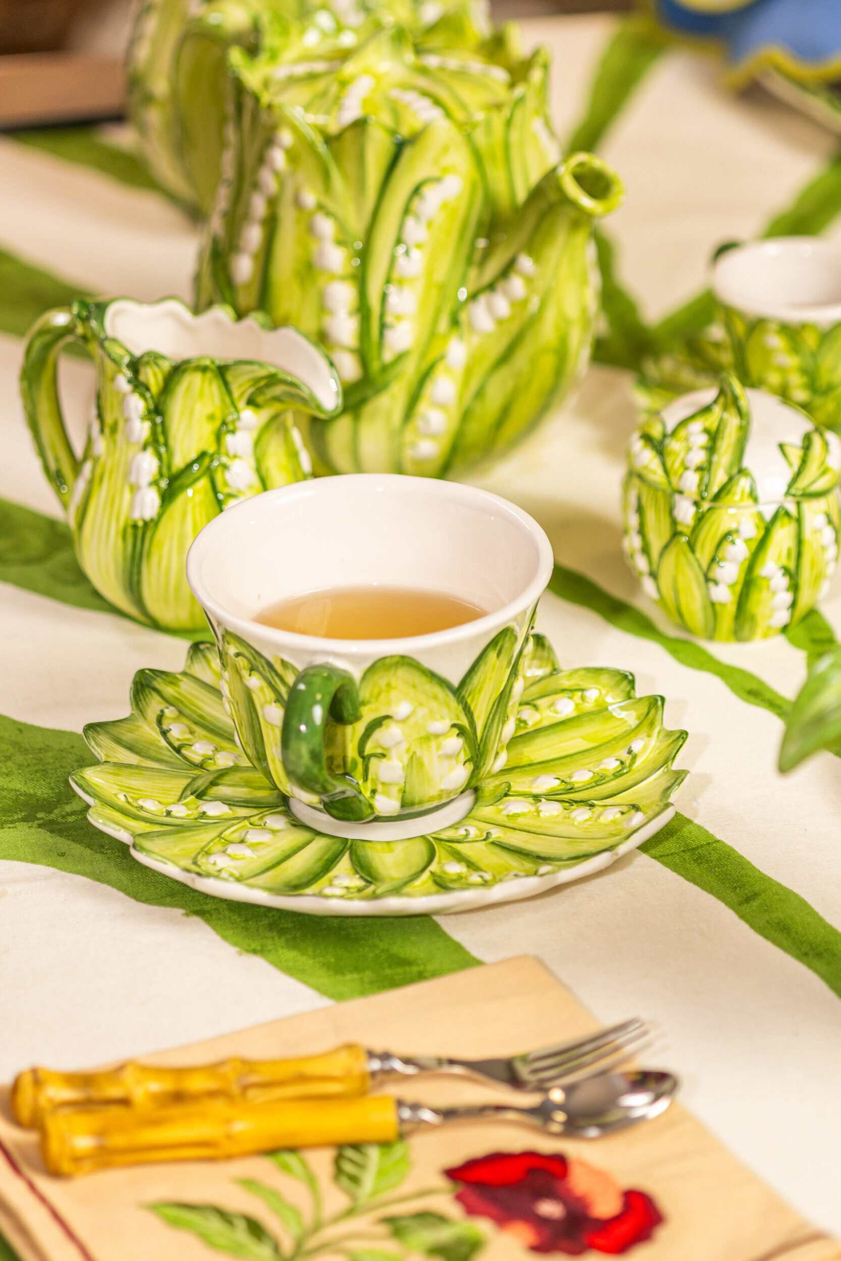 les-ottomans-lily-of-the-valley-teetasse-mit-untertasse-keramik image 2