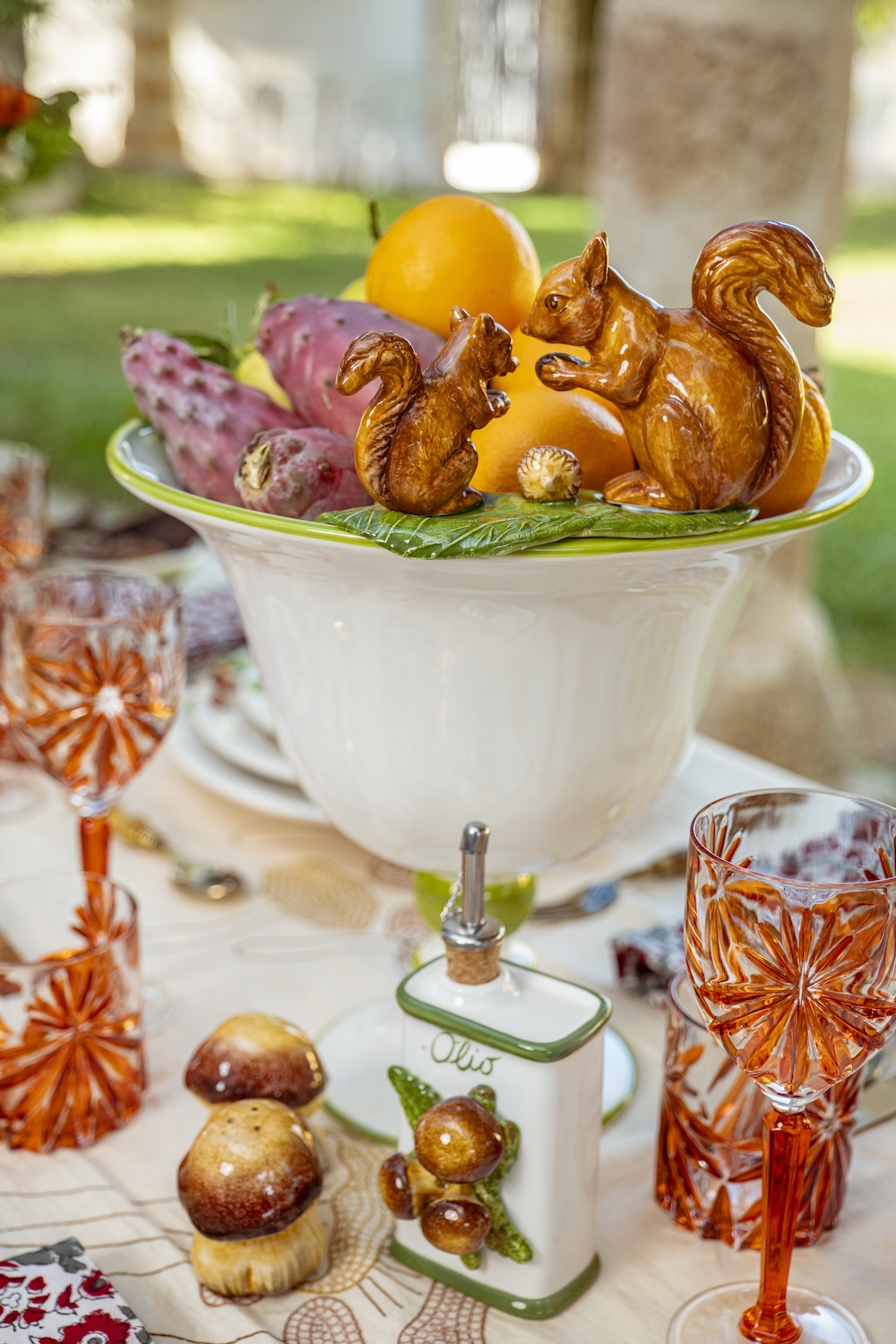 les-ottomans-menagerie-vase-aus-handbemalter-keramik-mit-eichh-rnchen image 2