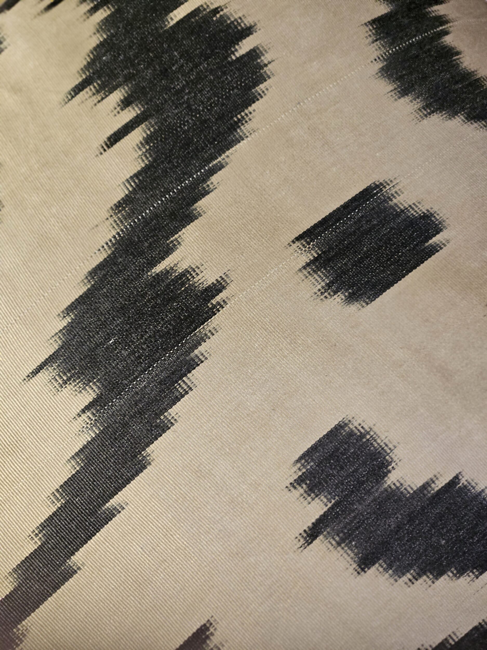 les-ottomans-ikat-seiden-kissenbezug-2 image 2