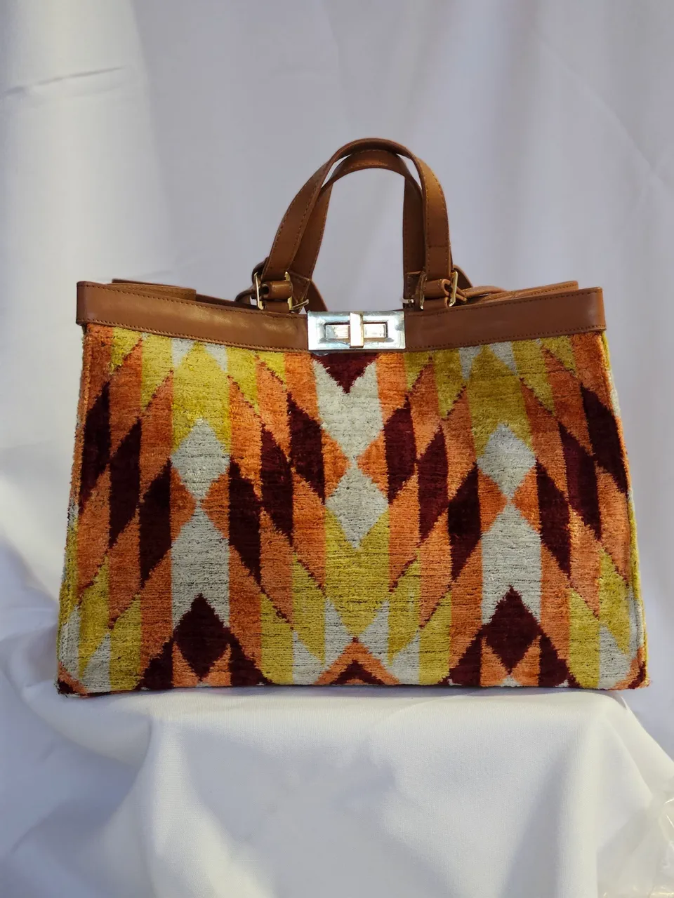 les-ottomans-grande-15-tote-bag-aus-seiden-samt-mit-ikat-muster image 1