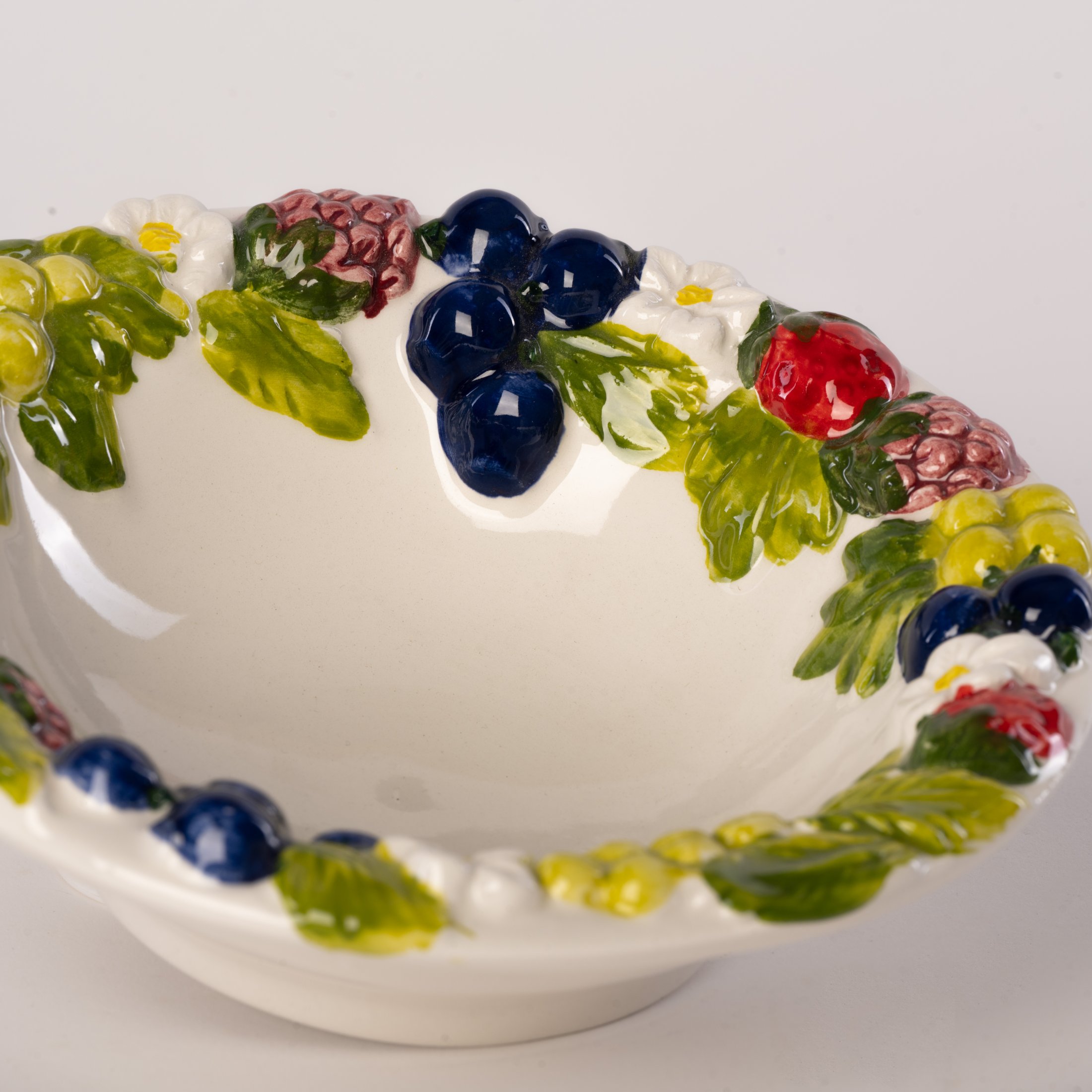 les-ottomans-berries-schale-aus-keramik-handbemalt image 3