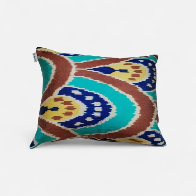 les-ottomans-kissenbezug-seide-ikat-dekokissen image 1