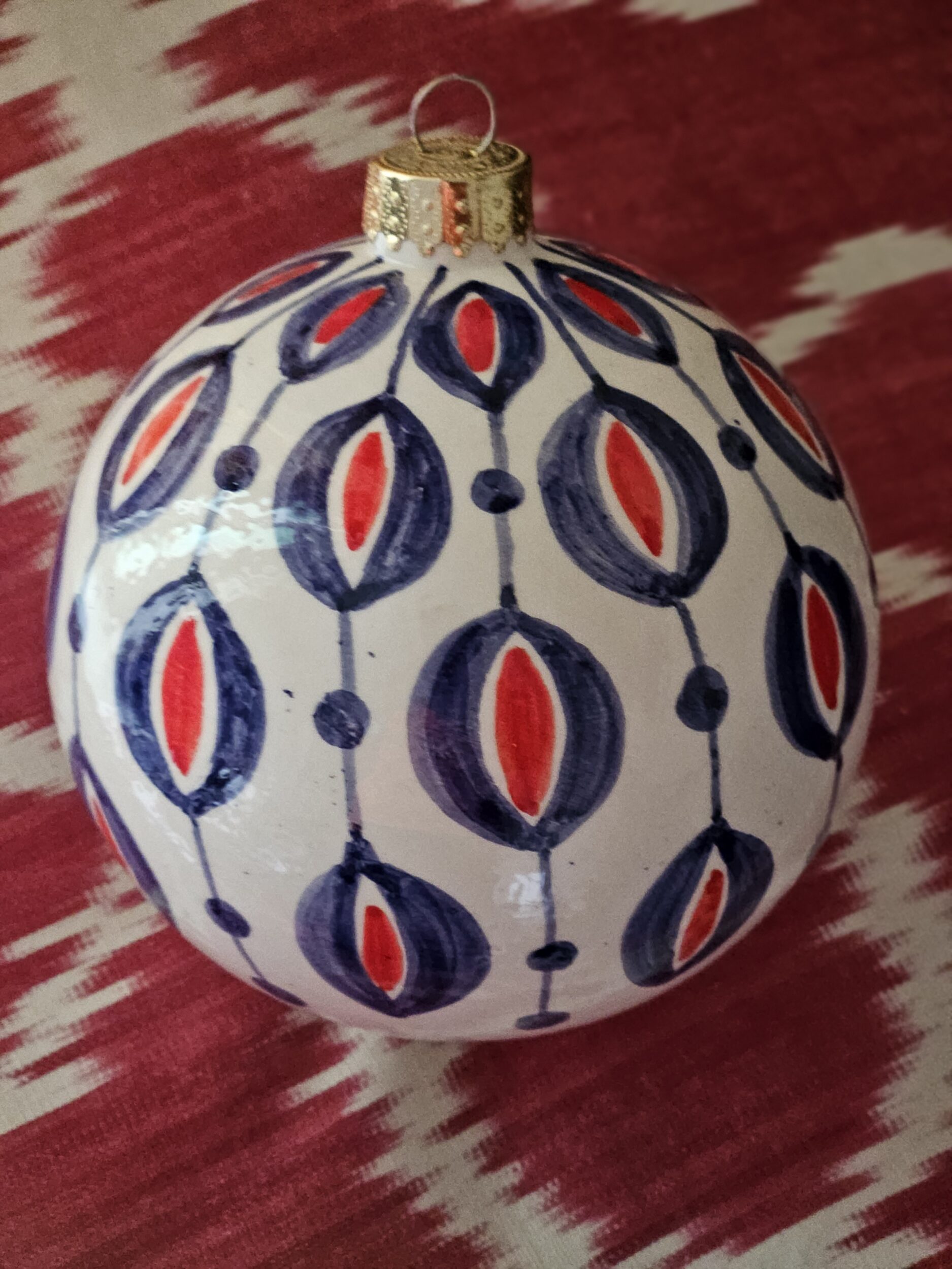les-ottomans-cb209-christbaumkugel-aus-keramik-handbemalt image 2