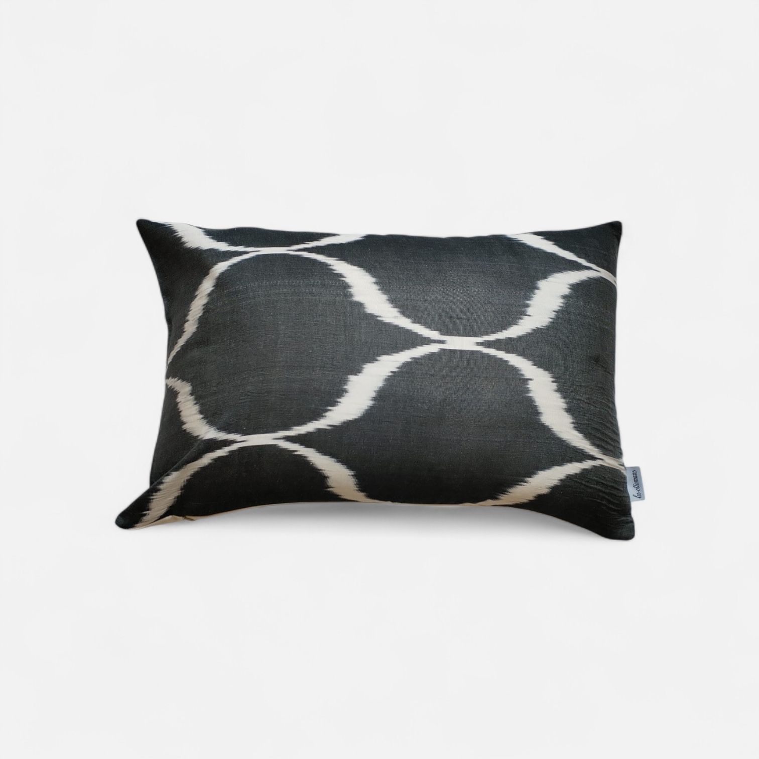 les-ottomans-ikat-kissenbezug-aus-seide-4 image 1