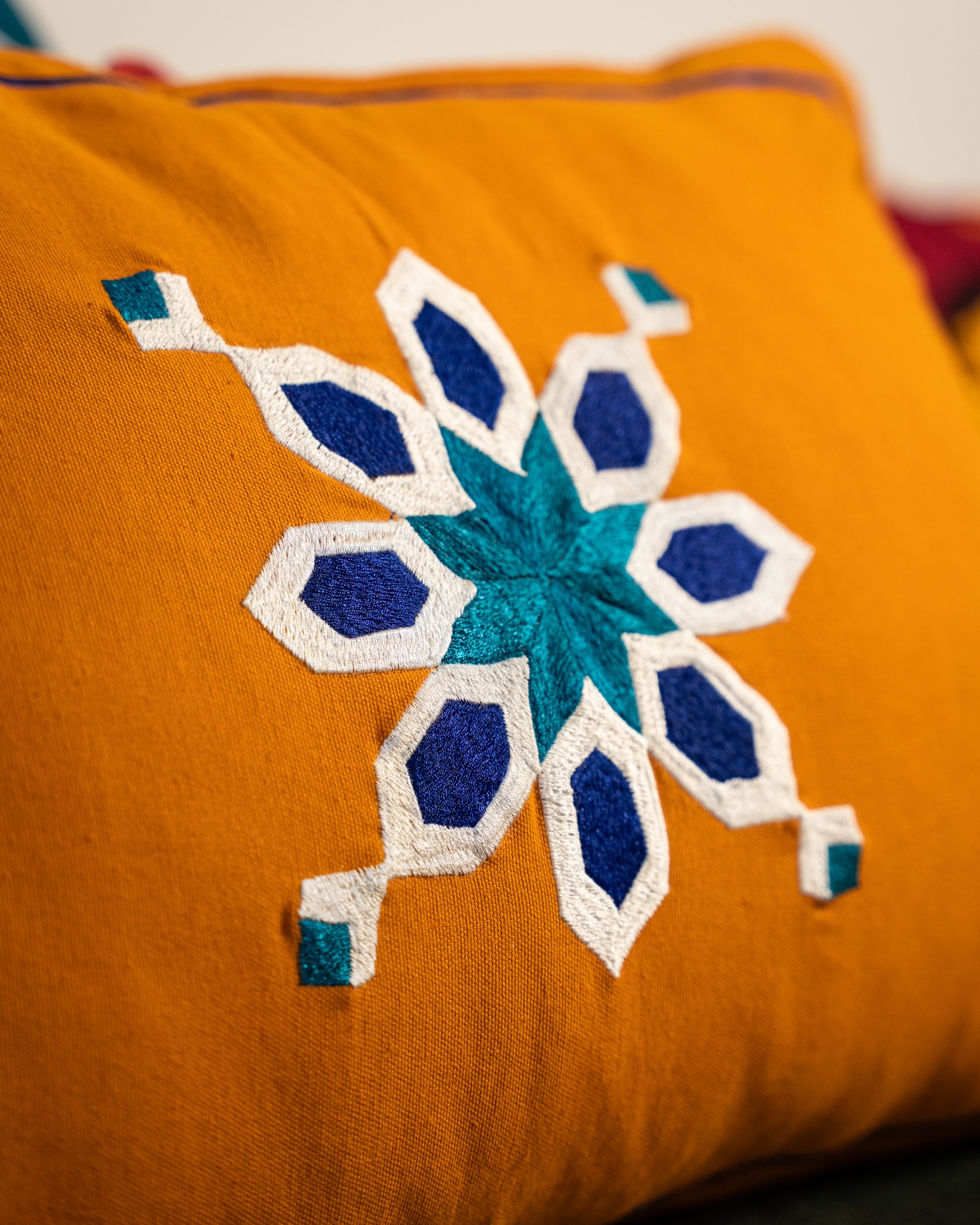 les-ottomans-marocco-kissenbezug-baumwolle-handgestickt-mediterraneo image 2