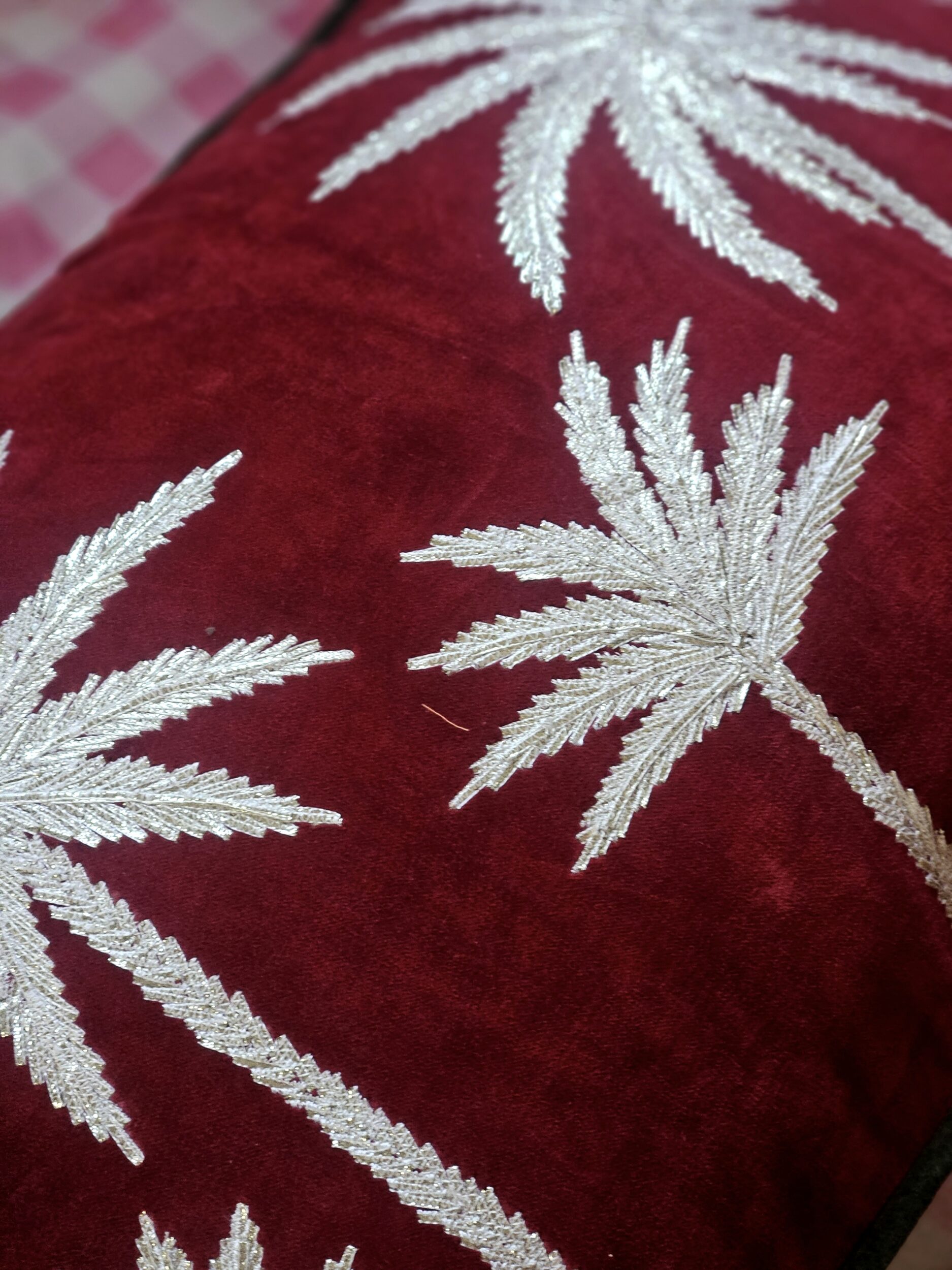 les-ottomans-samt-kissenbezug-bestickt-sale-ebc103 image 3