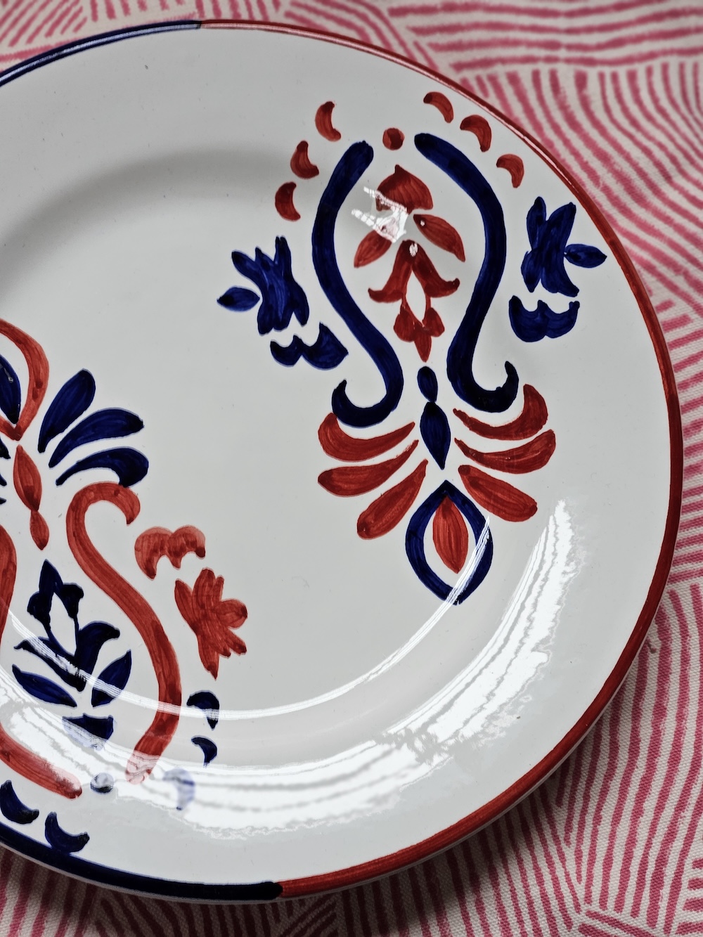 les-ottomans-ikat-teller-flach-handbemalte-keramik image 2