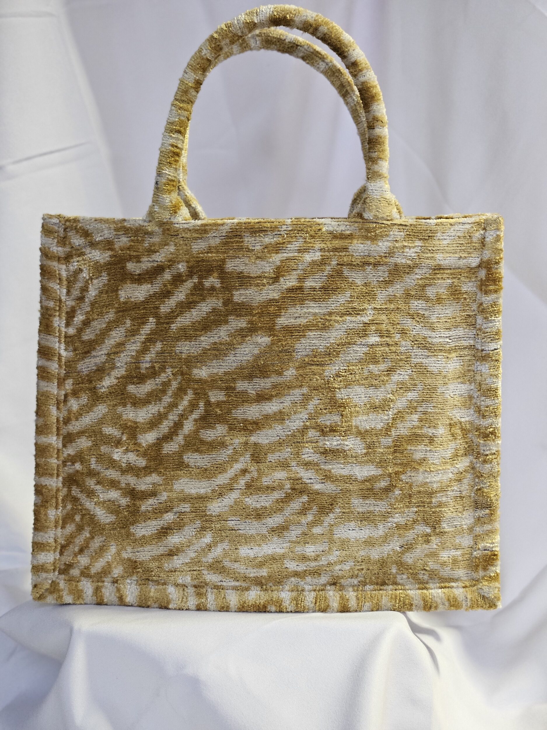 les-ottomans-tote-grande-08-seiden-samt-ikat image 1