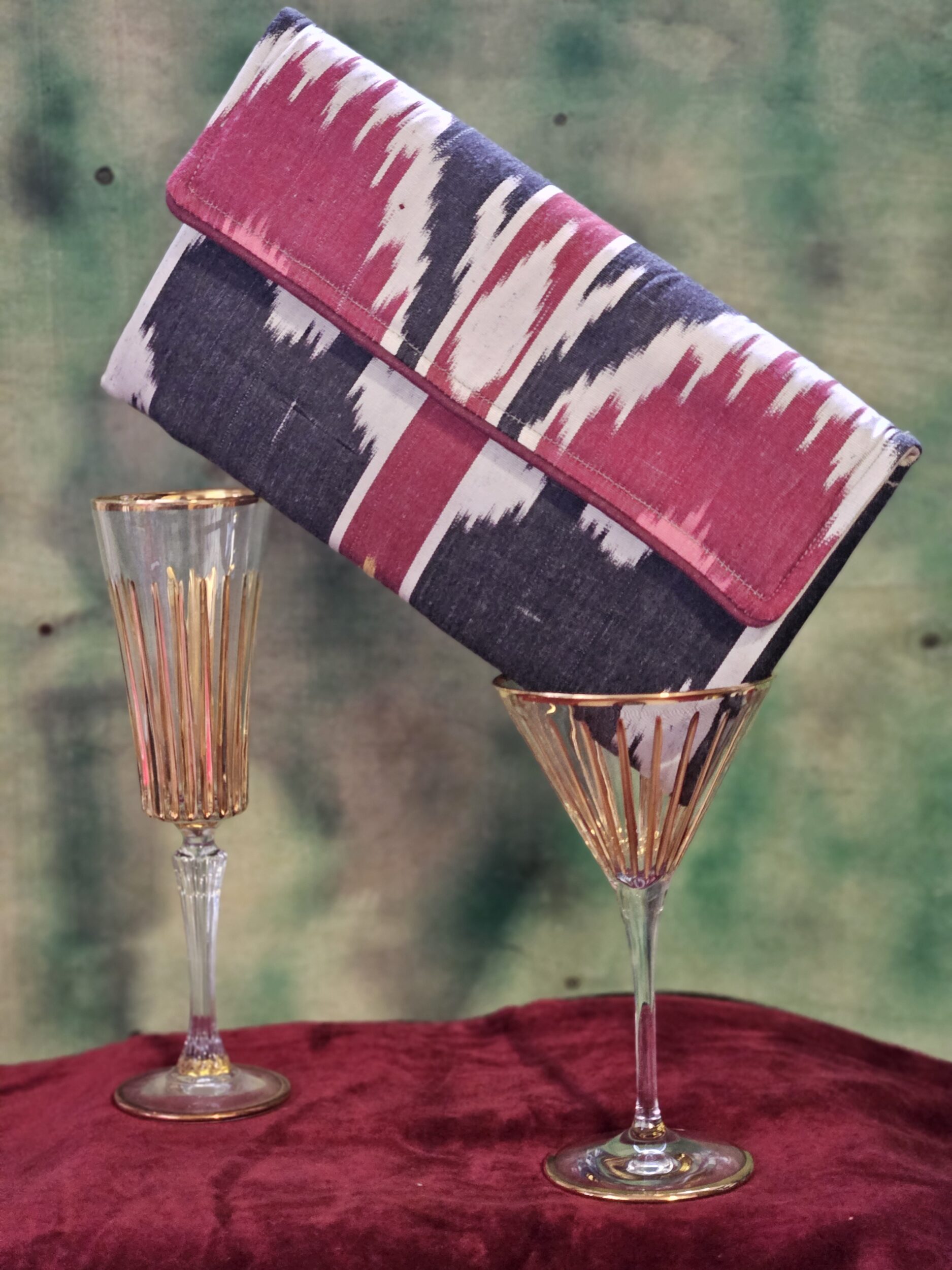 les-ottomans-pochette-ikat-17-bestickte-clutch-tasche image 1