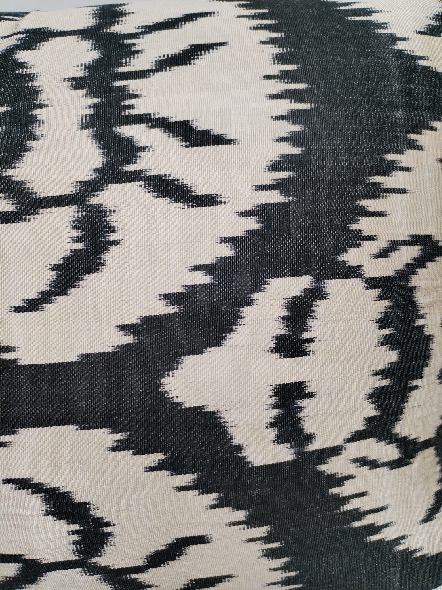 les-ottomans-ikat-double-face-kissenbezug-aus-seide image 2