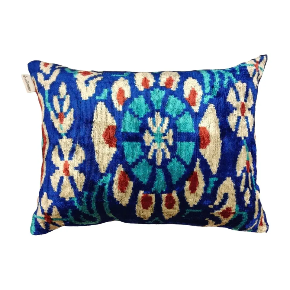 les-ottomans-kissenbezug-seiden-samt-ikat image 1