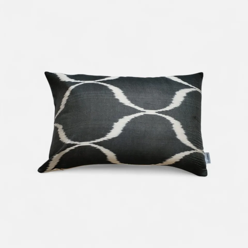 les-ottomans-ikat-kissenbezug-aus-seide-4 image 1
