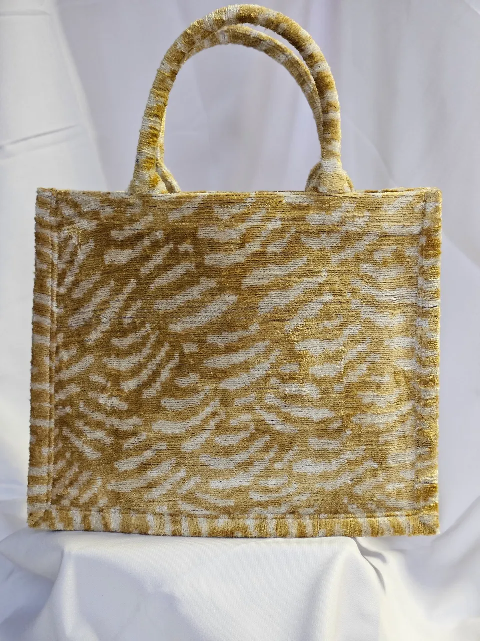 les-ottomans-tote-grande-08-seiden-samt-ikat image 1