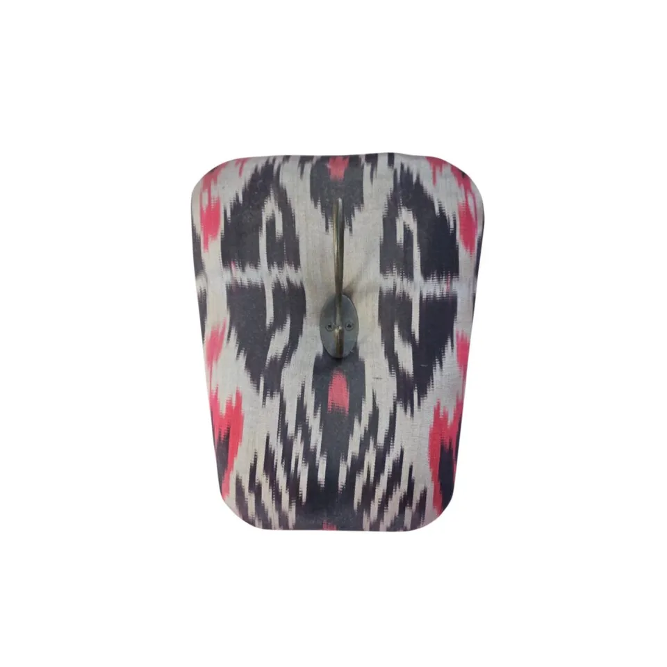 les-ottomans-ikat-kleiderb-gel-mit-haken-aus-baumwolle image 1