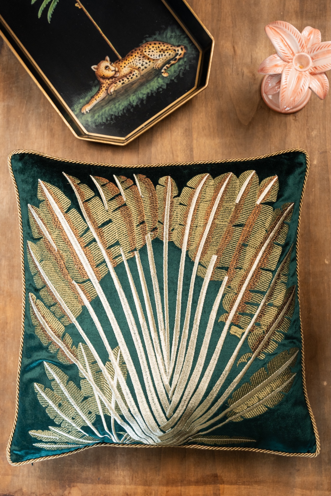 les-ottomans-ebc81-kissenbezug-aus-samt-bestickte-palme image 2