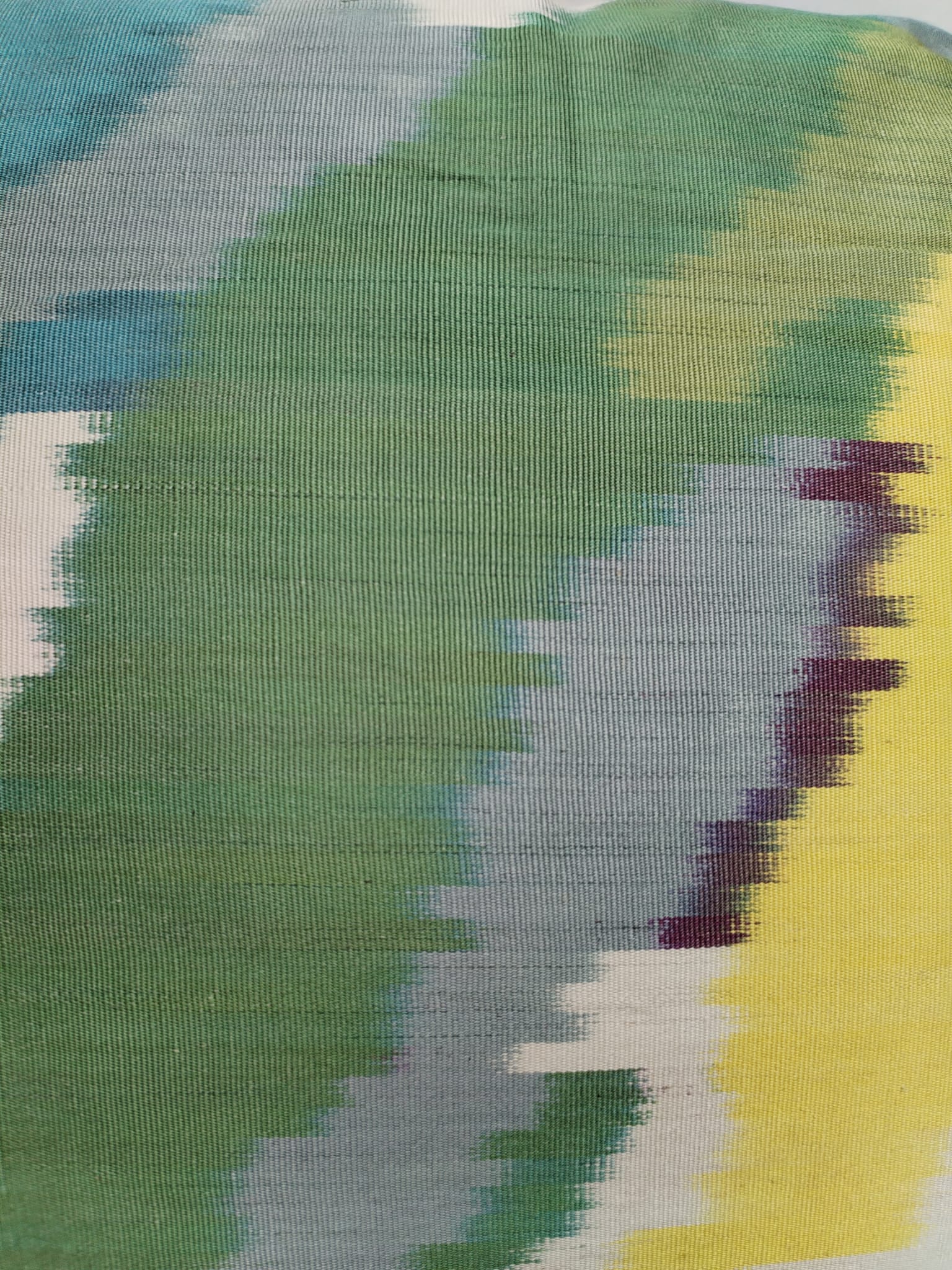 les-ottomans-kissenbezug-aus-ikat-seide-3 image 2