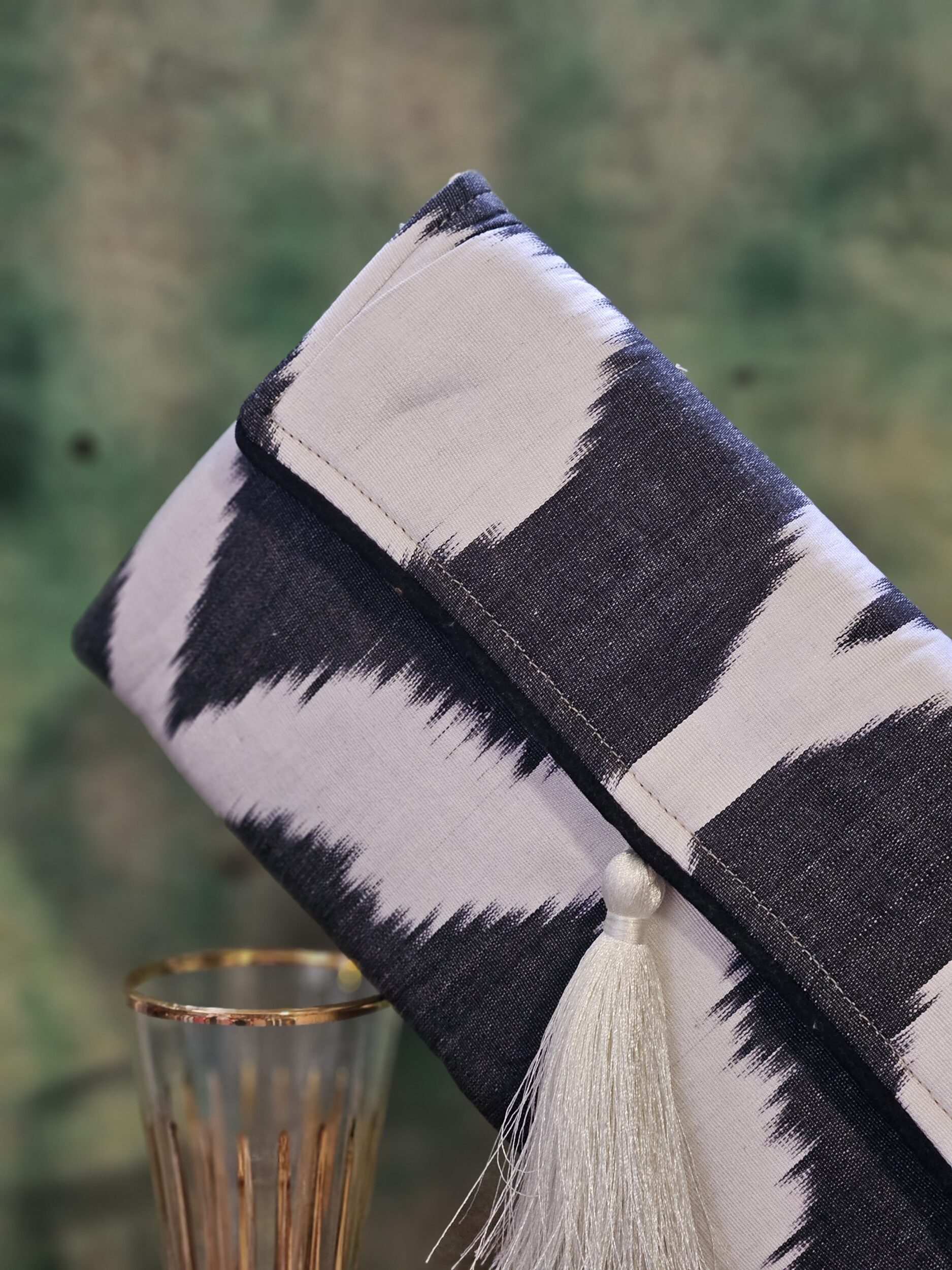 les-ottomans-ikat-102-clutch-pochette-mit-ikat-muster image 2