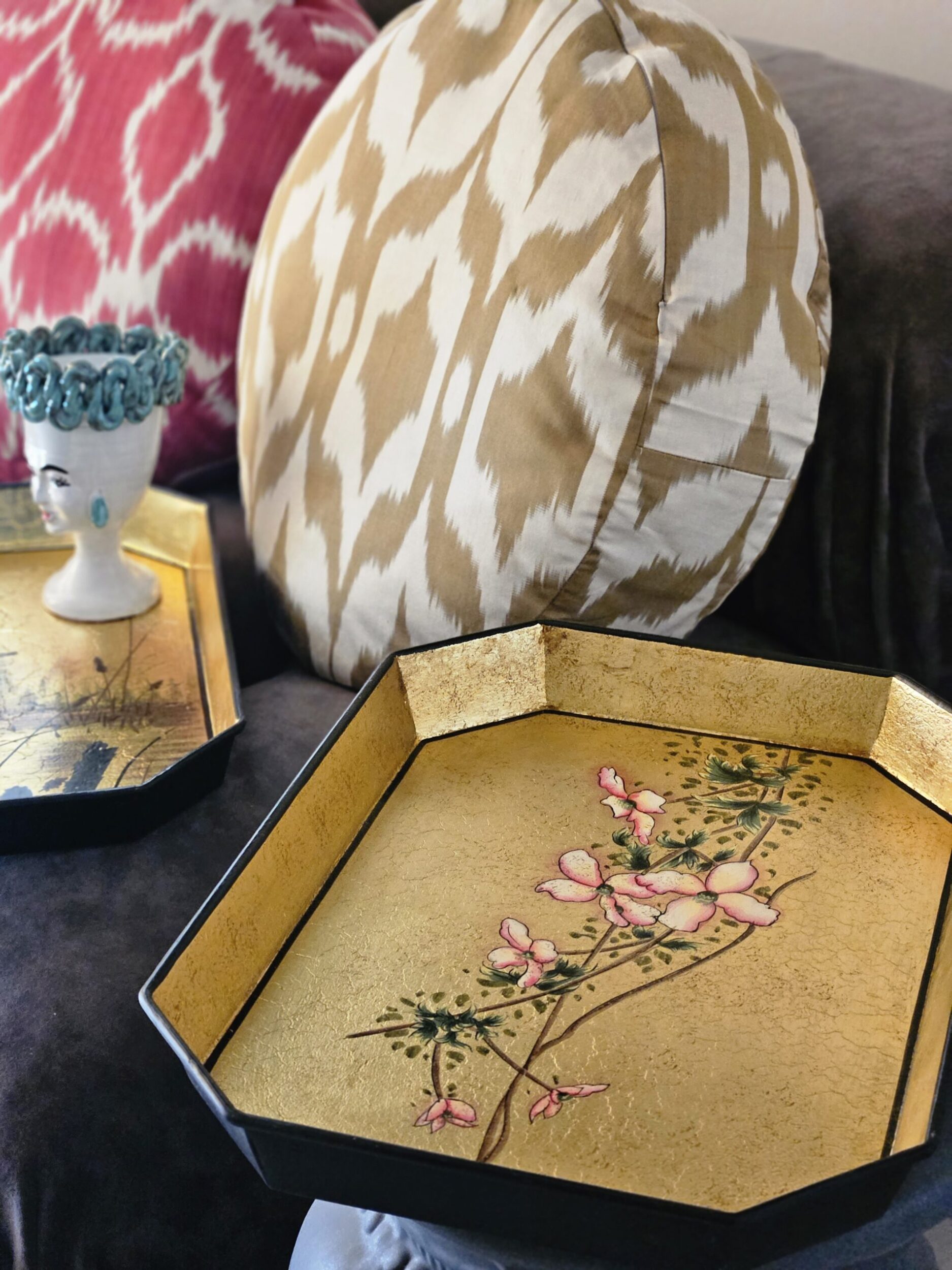 les-ottomans-fiore-di-ciliegio-tablett-aus-eisen-handbemalt-mit-blattgold image 3