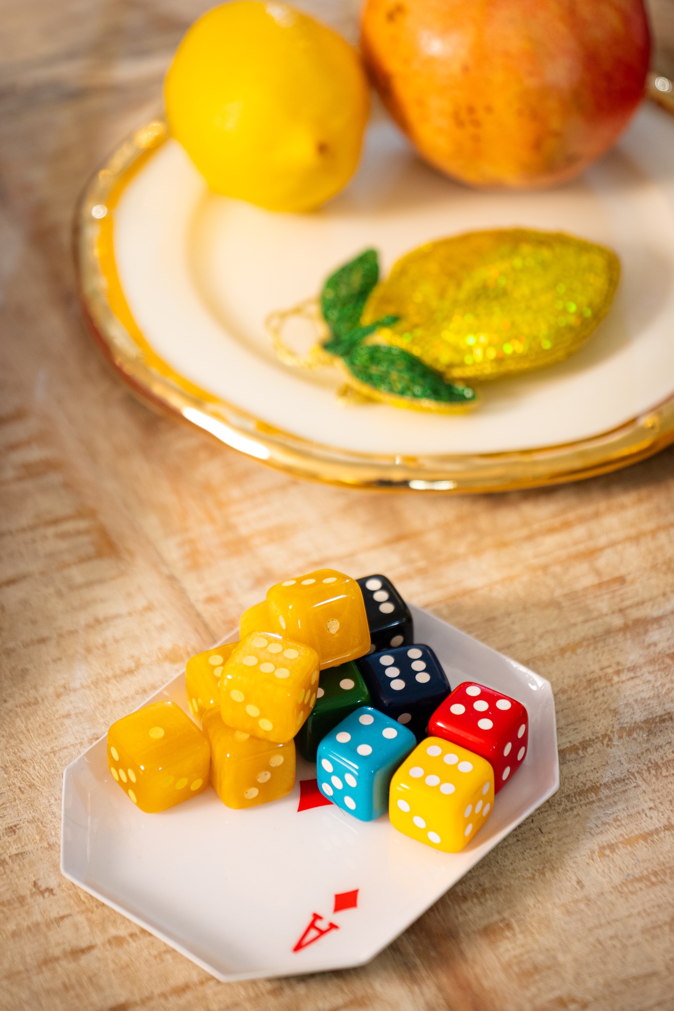 les-ottomans-spielw-rfel-set-multicolore-aus-harz-mit-box image 2