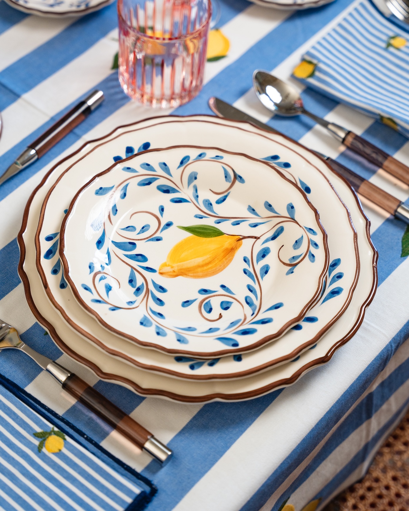 les-ottomans-positano-poc03-sottopiatto-handbemalter-zitronen-platzteller image 2