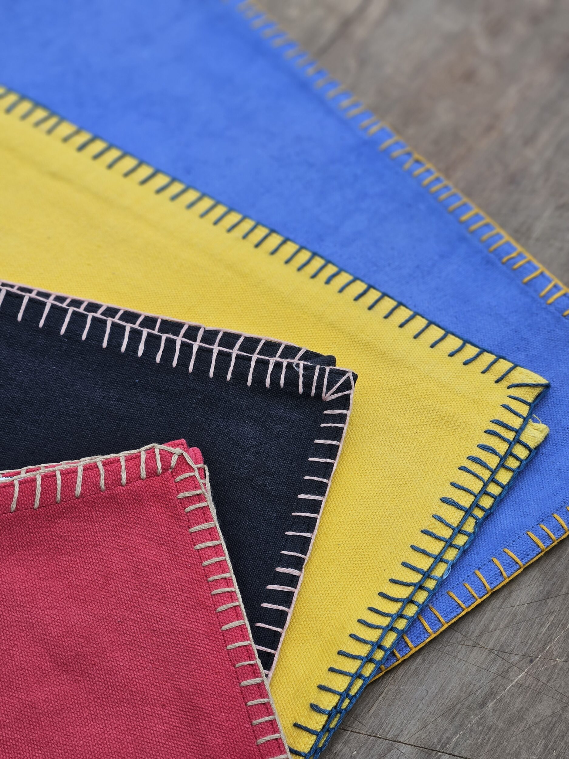 les-ottomans-platzsets-baumwolle-bestickt-set-4-bunt image 2