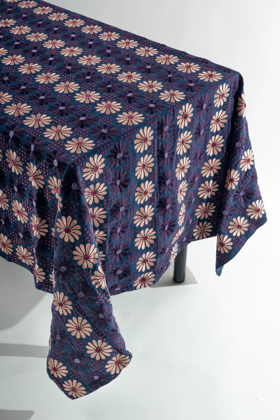 les-ottomans-ebt08-tischdecke-aus-baumwolle-mit-blumenstickerei image 1