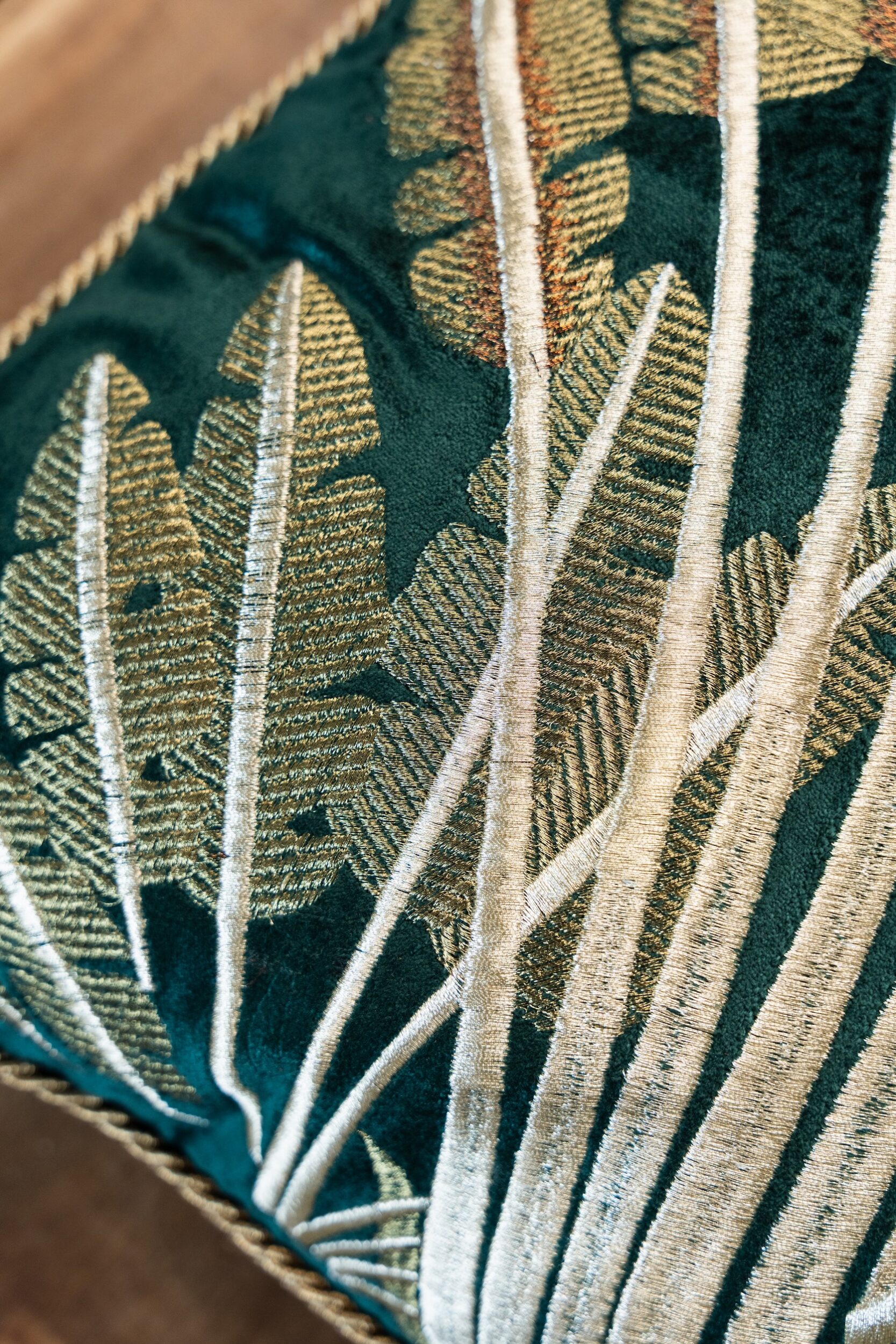 les-ottomans-ebc81-kissenbezug-aus-samt-bestickte-palme image 3