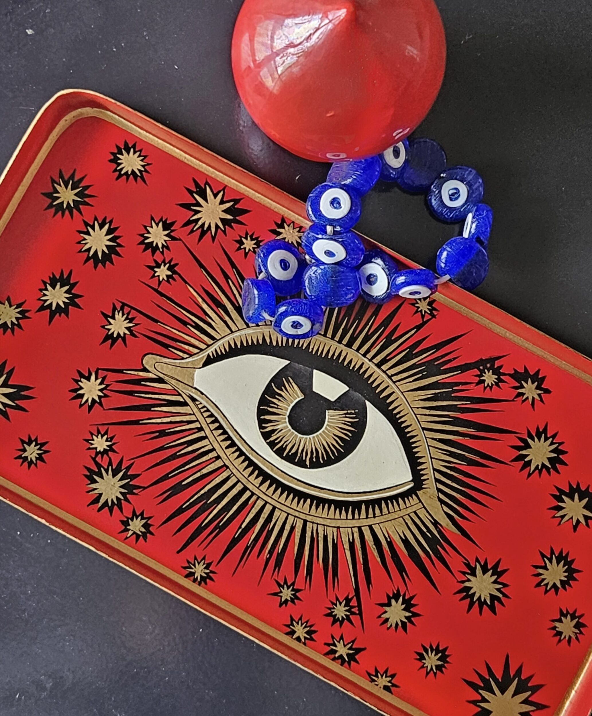 les-ottomans-all-seeing-eye-tablett-aus-eisen-rot-handbemalt image 3