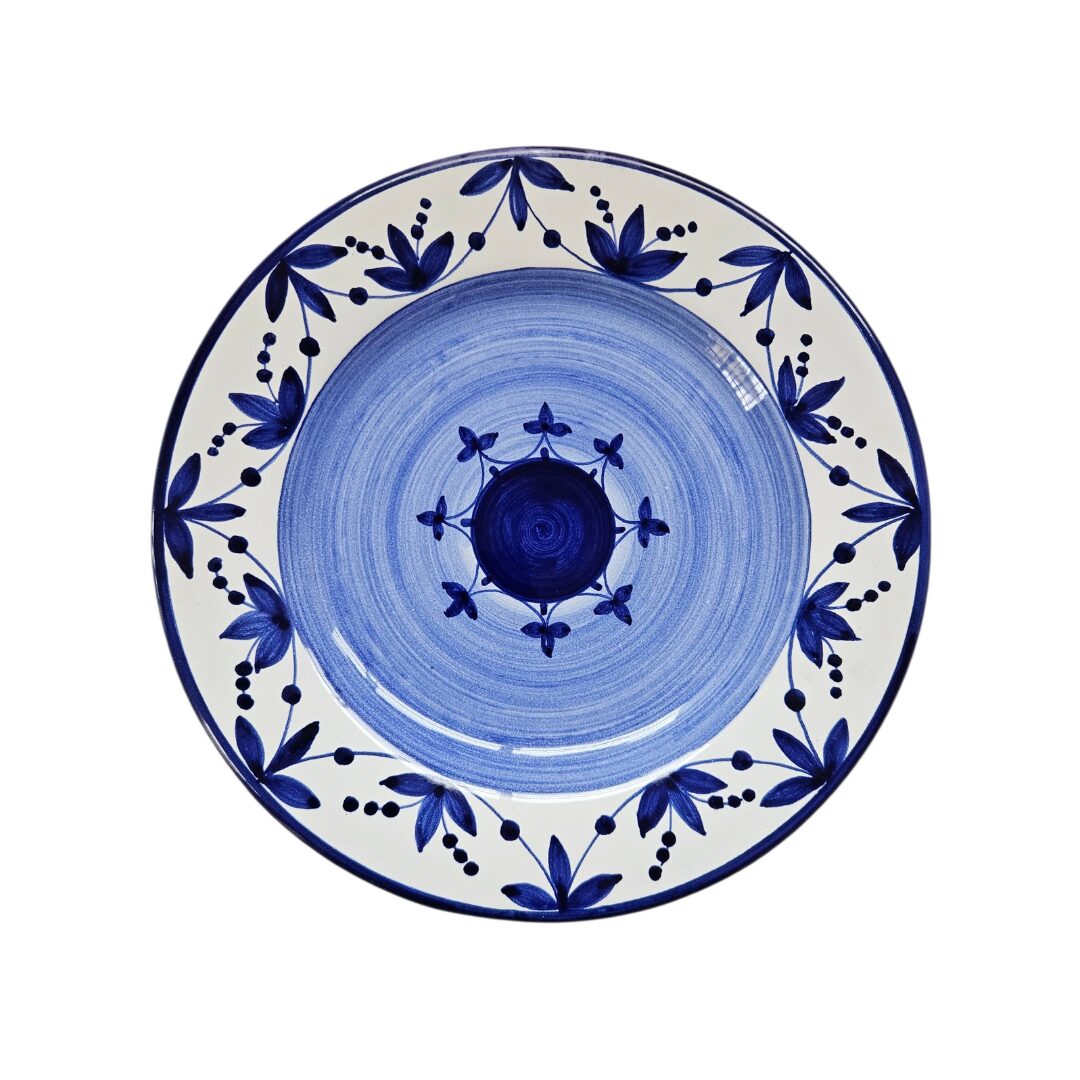 les-ottomans-flacher-teller-blau-floral-handbemalte-keramik image 1