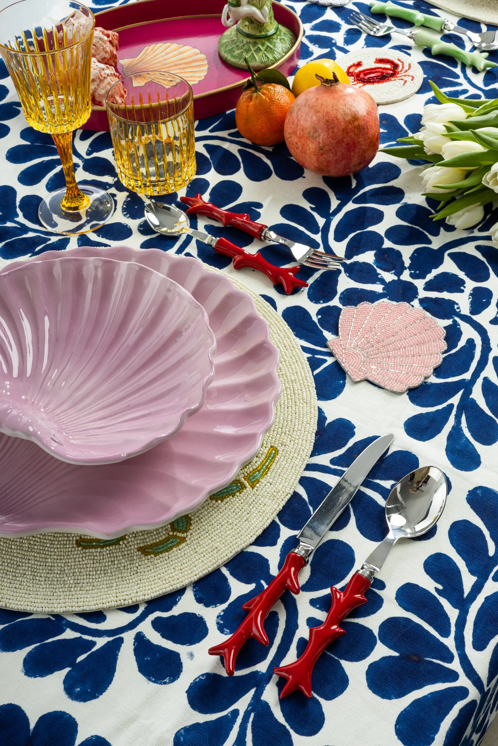 les-ottomans-shell-speiseteller-aus-handbemalter-keramik-pink image 2