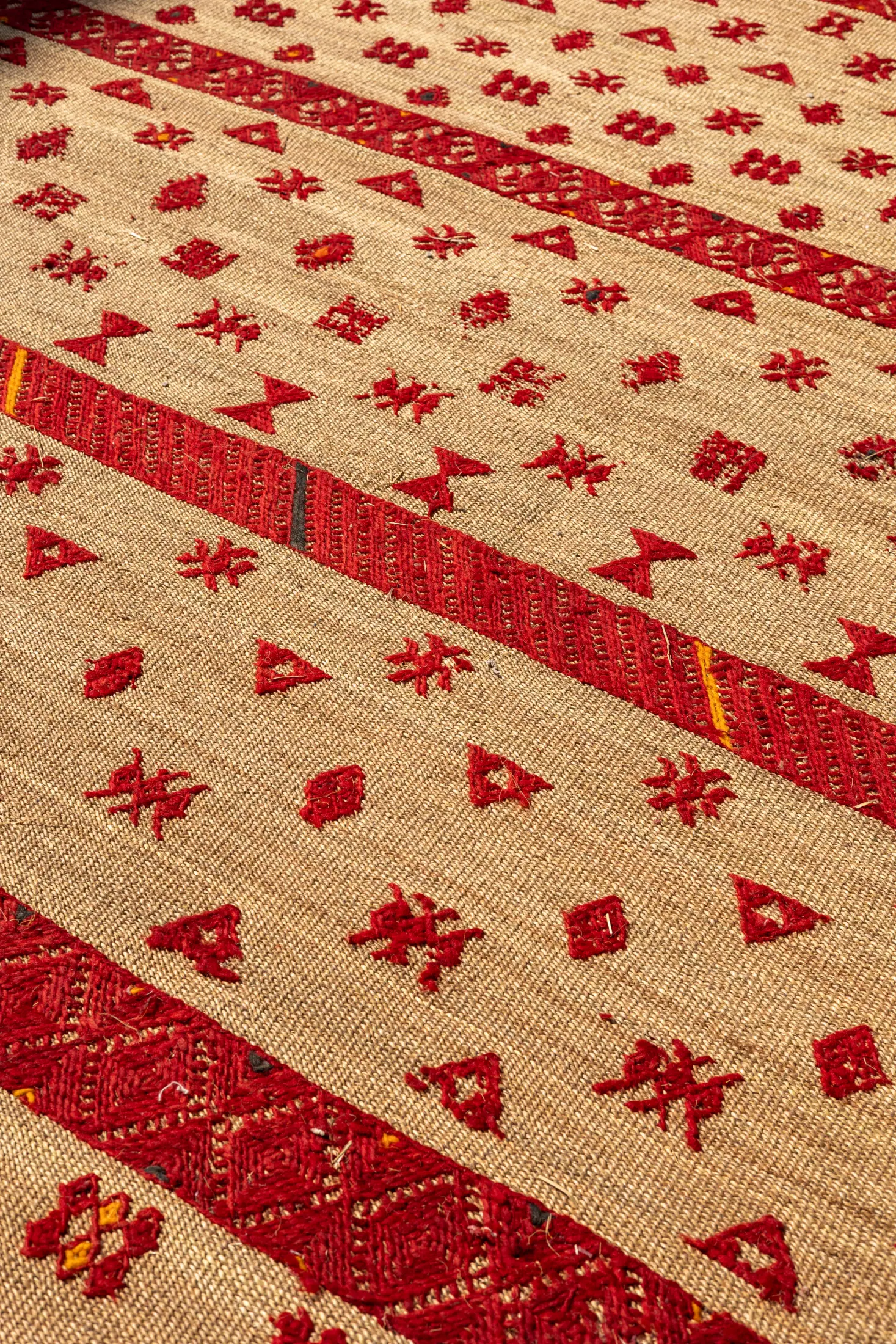 les-ottomans-vintage-mauritanische-matte-handbestickte-strohmatte image 2