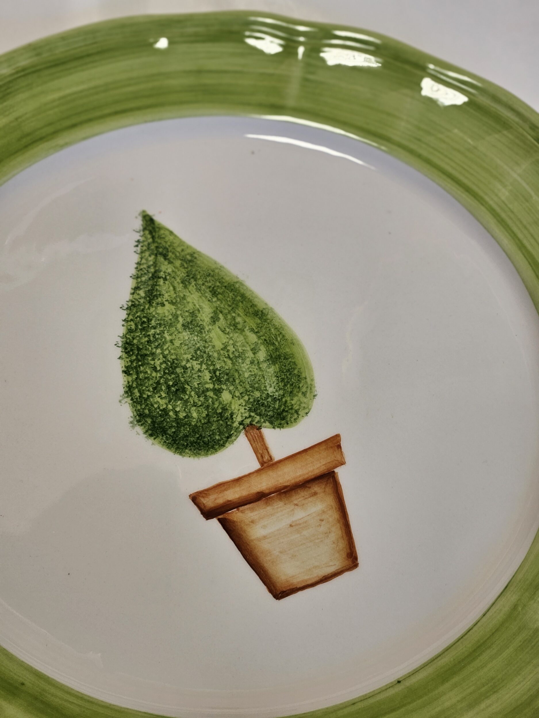 les-ottomans-topiaria-verde-flacher-teller-aus-handbemalter-keramik image 2