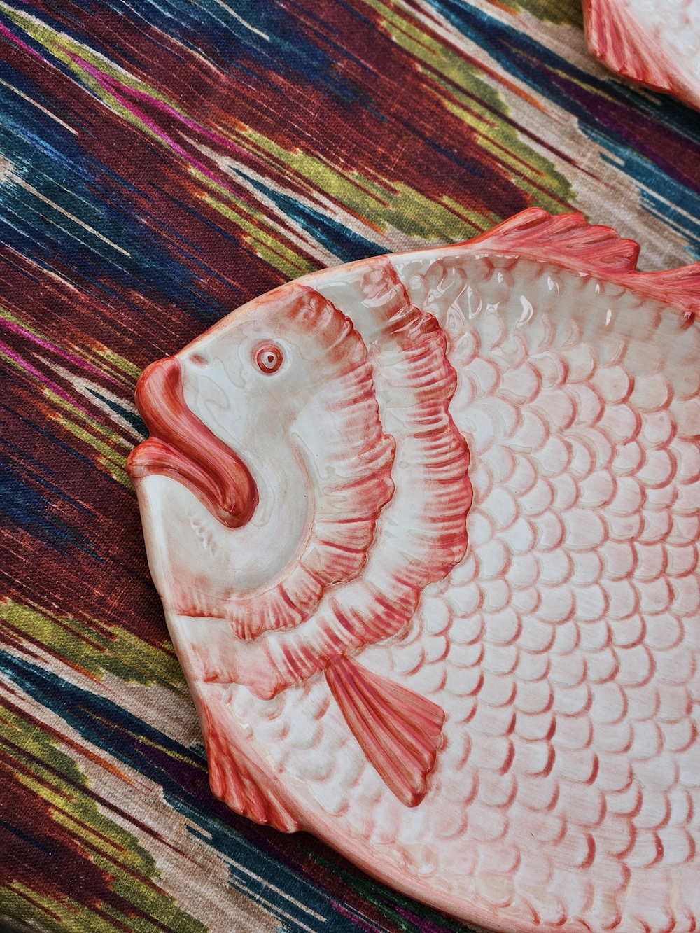 les-ottomans-pesce-handbemalte-keramik-fischschale-tablett image 2