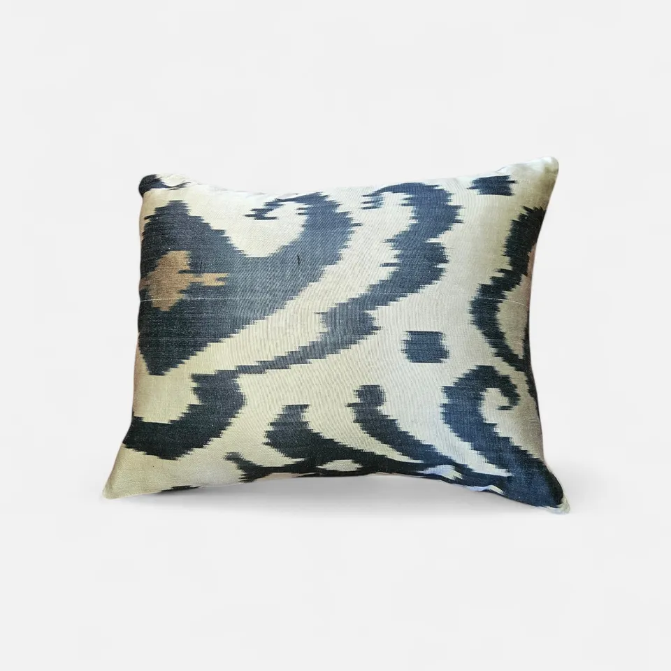 les-ottomans-ikat-seiden-kissenbezug-2 image 1