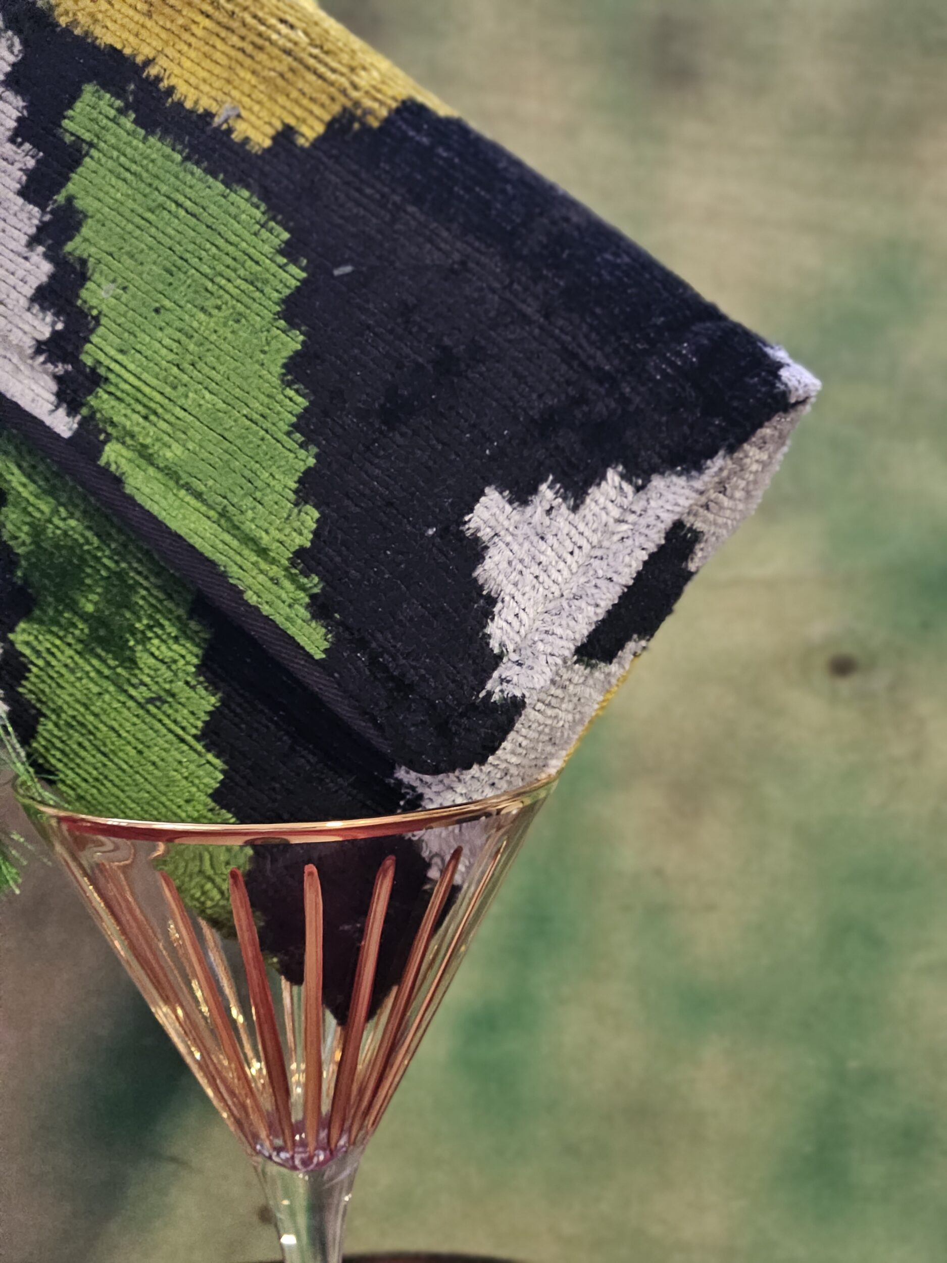 les-ottomans-pochette-116-aus-seiden-samt-ikat-clutch image 3
