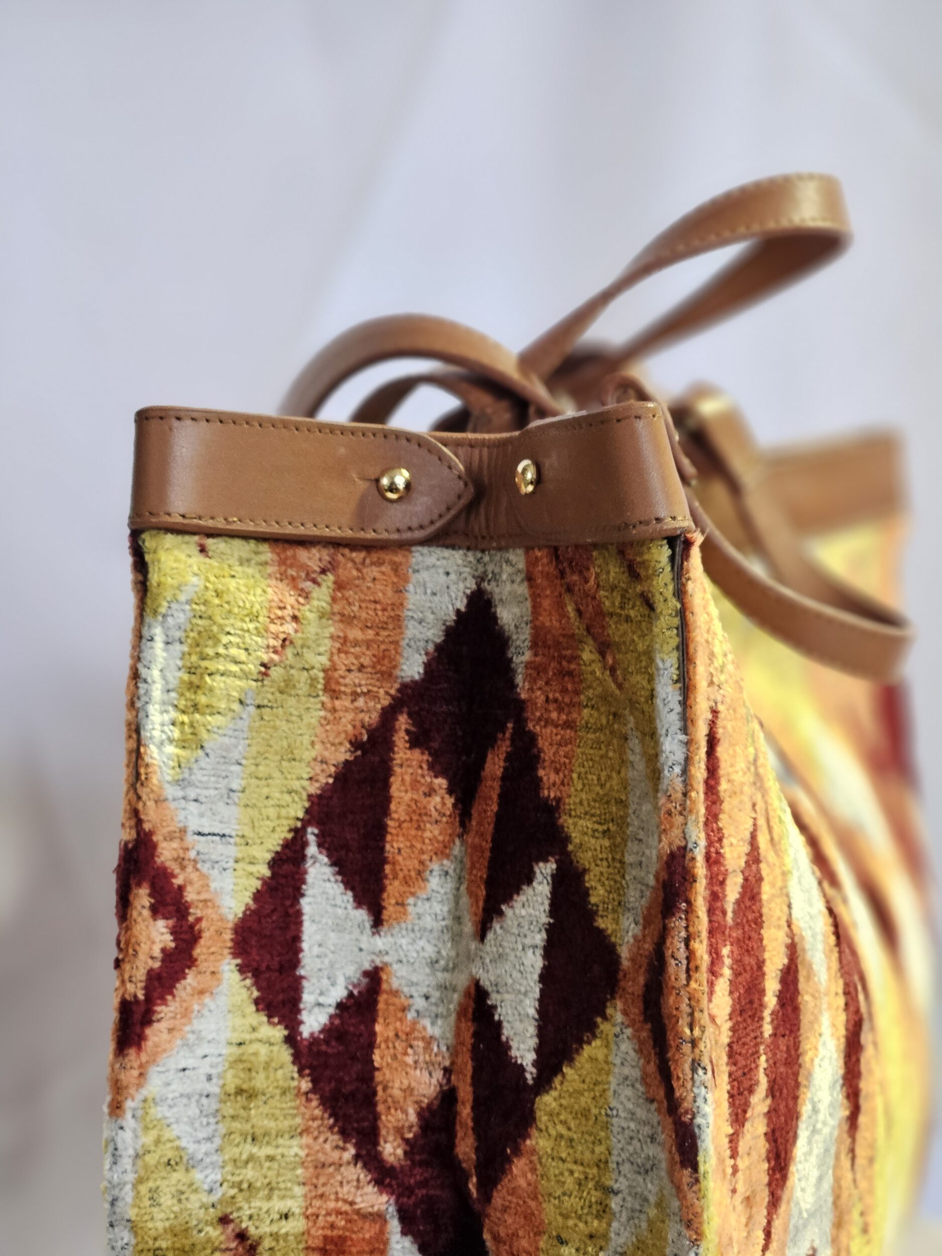 les-ottomans-grande-15-tote-bag-aus-seiden-samt-mit-ikat-muster image 3